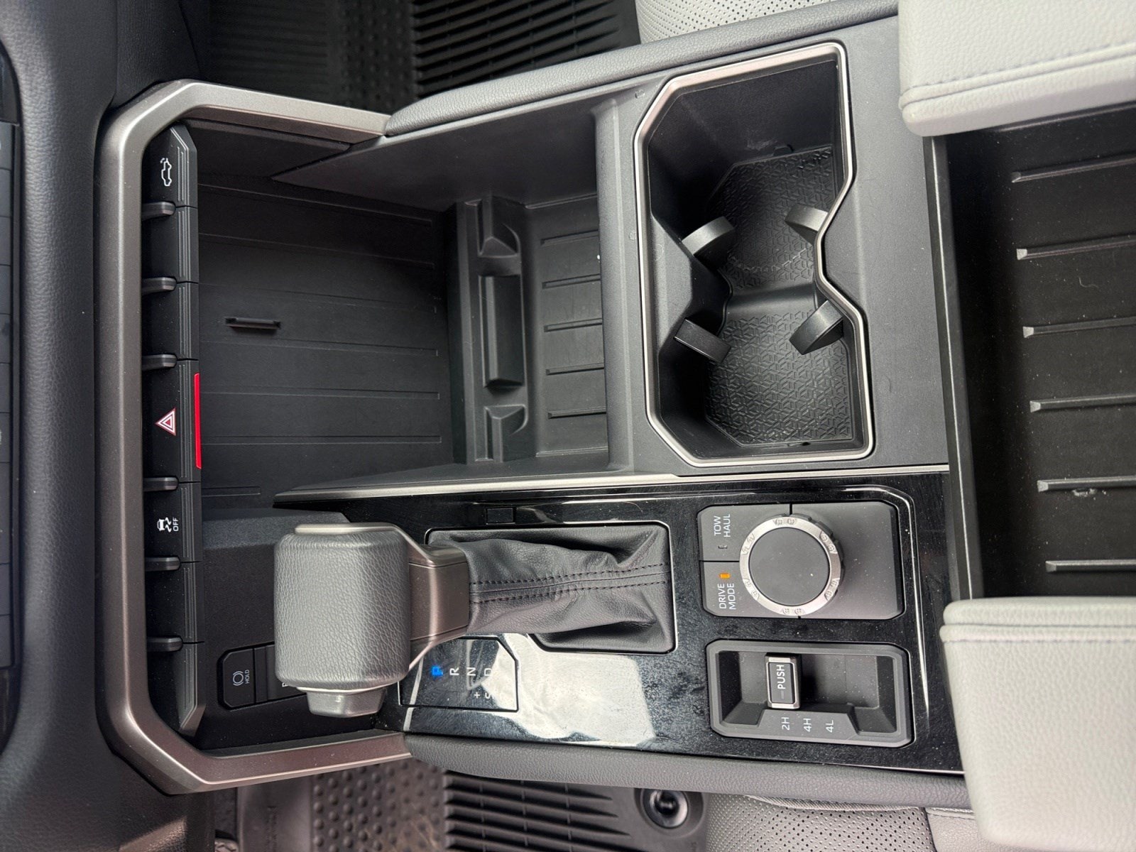 2025 Toyota Tundra Limited - Photo 17