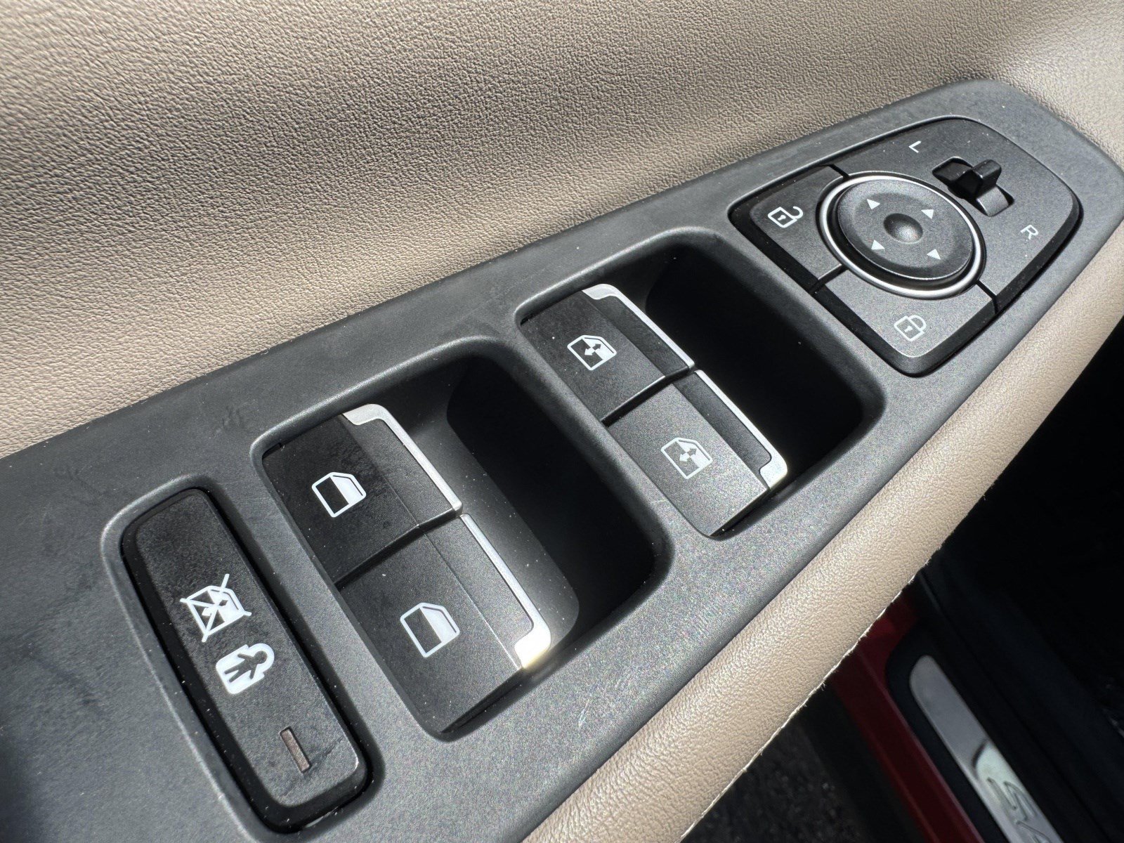 2020 Hyundai Santa Fe Limited - Photo 12