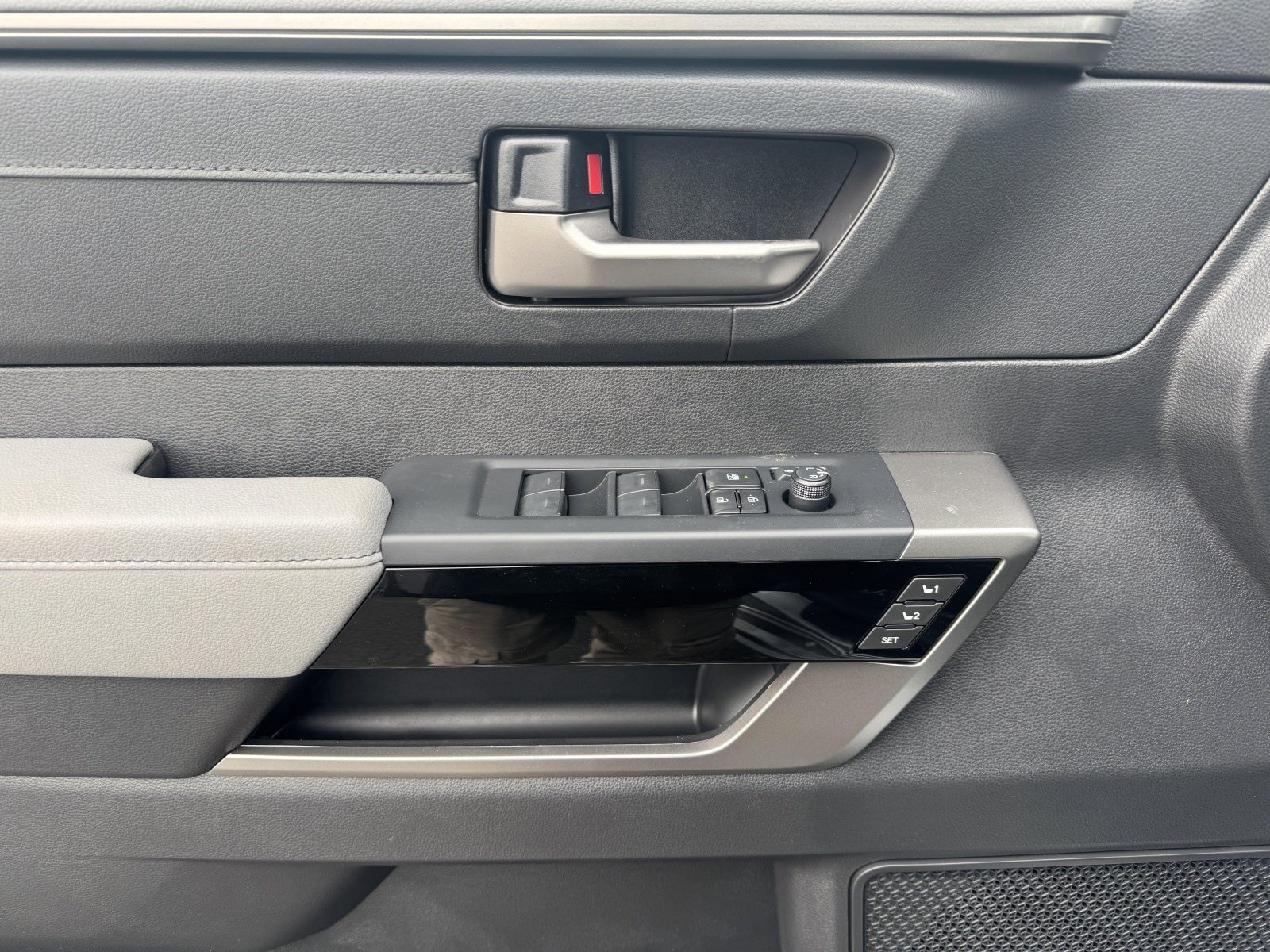 2026 Toyota Tundra Limited - Photo 12