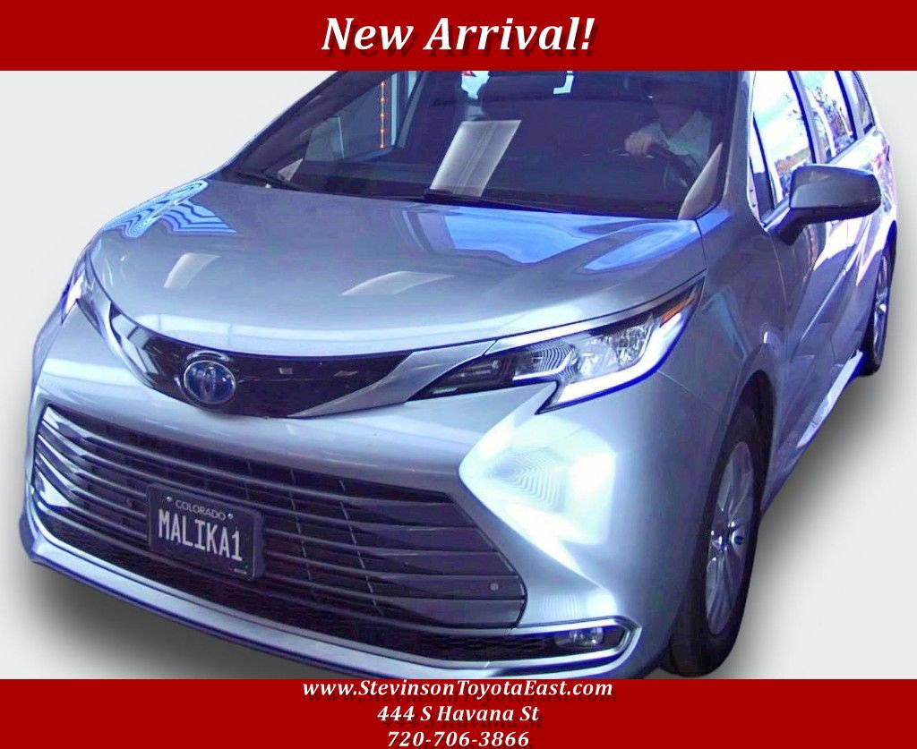 2025 Toyota Sienna Limited 7-Passenger Hybrid AWD's photo