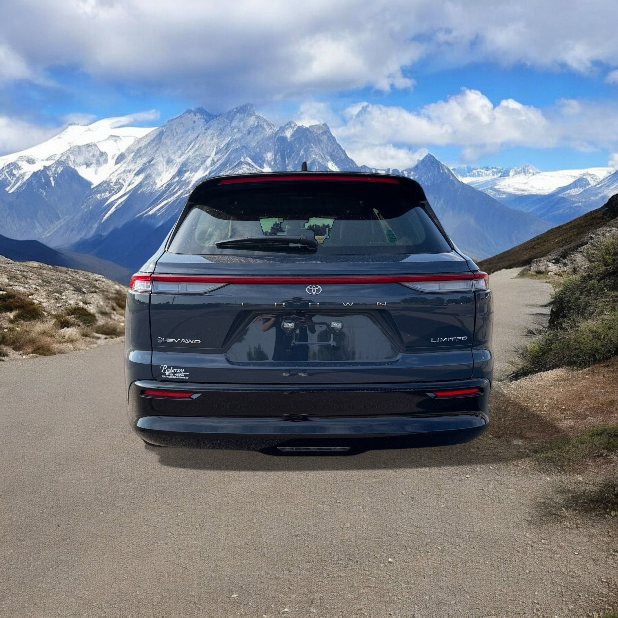 2025 Toyota Crown Signia Limited photo 4