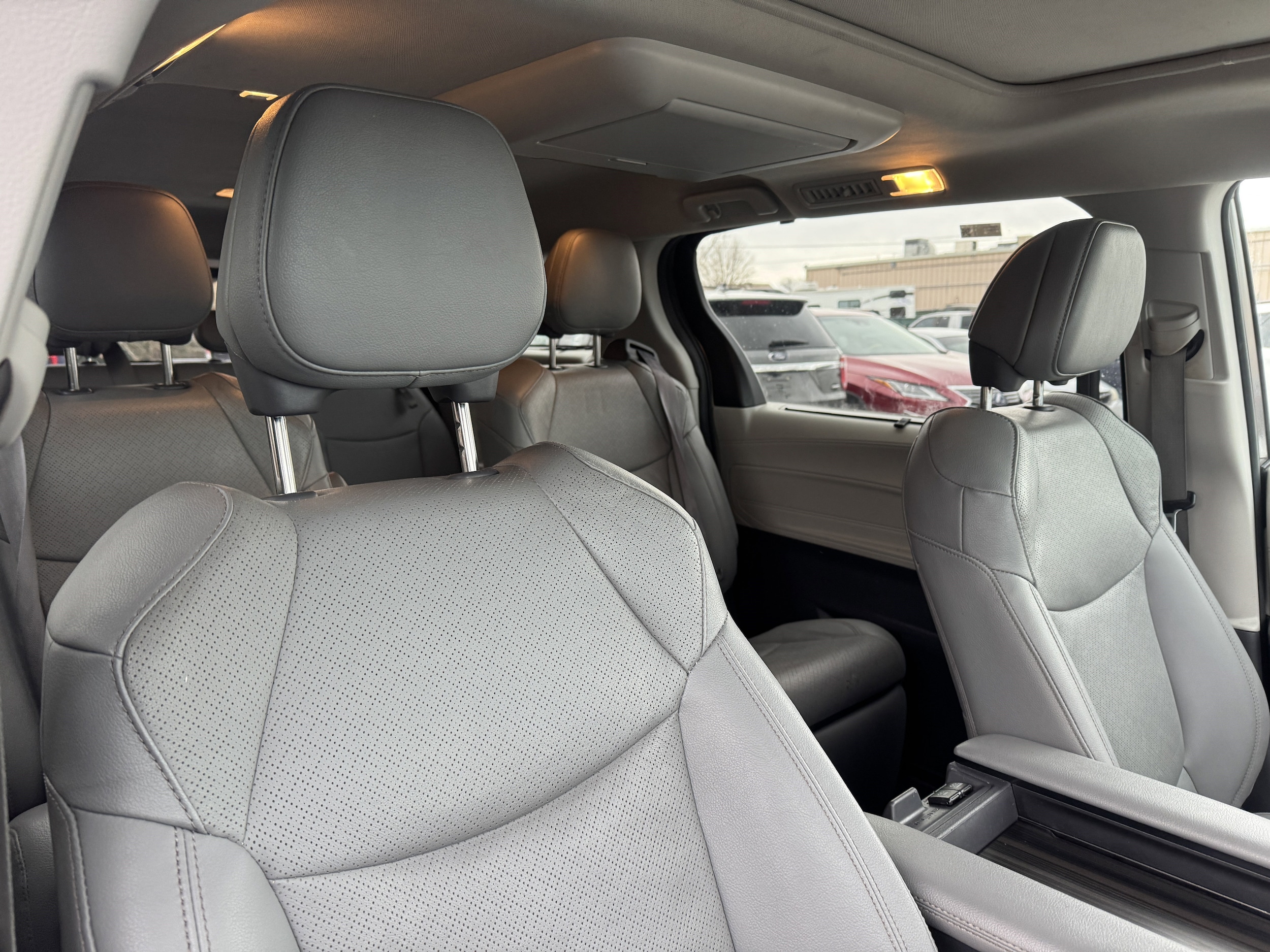 2023 Toyota Sienna Limited - Photo 24