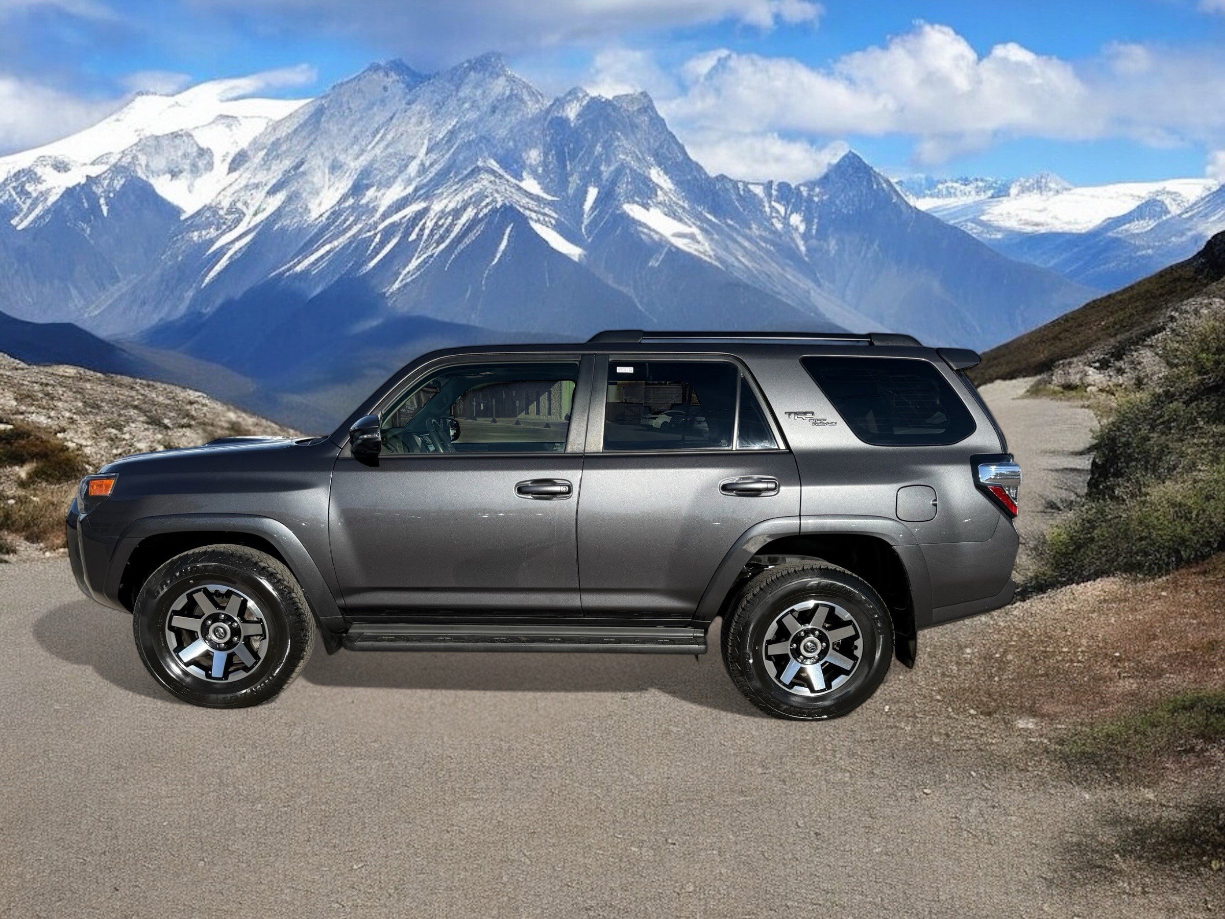 2022 Toyota 4Runner TRD photo 2