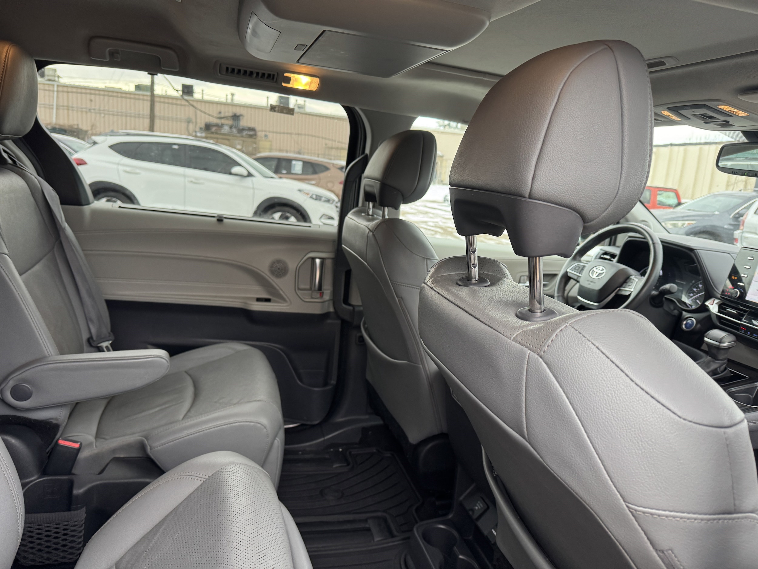 2023 Toyota Sienna Limited - Photo 21