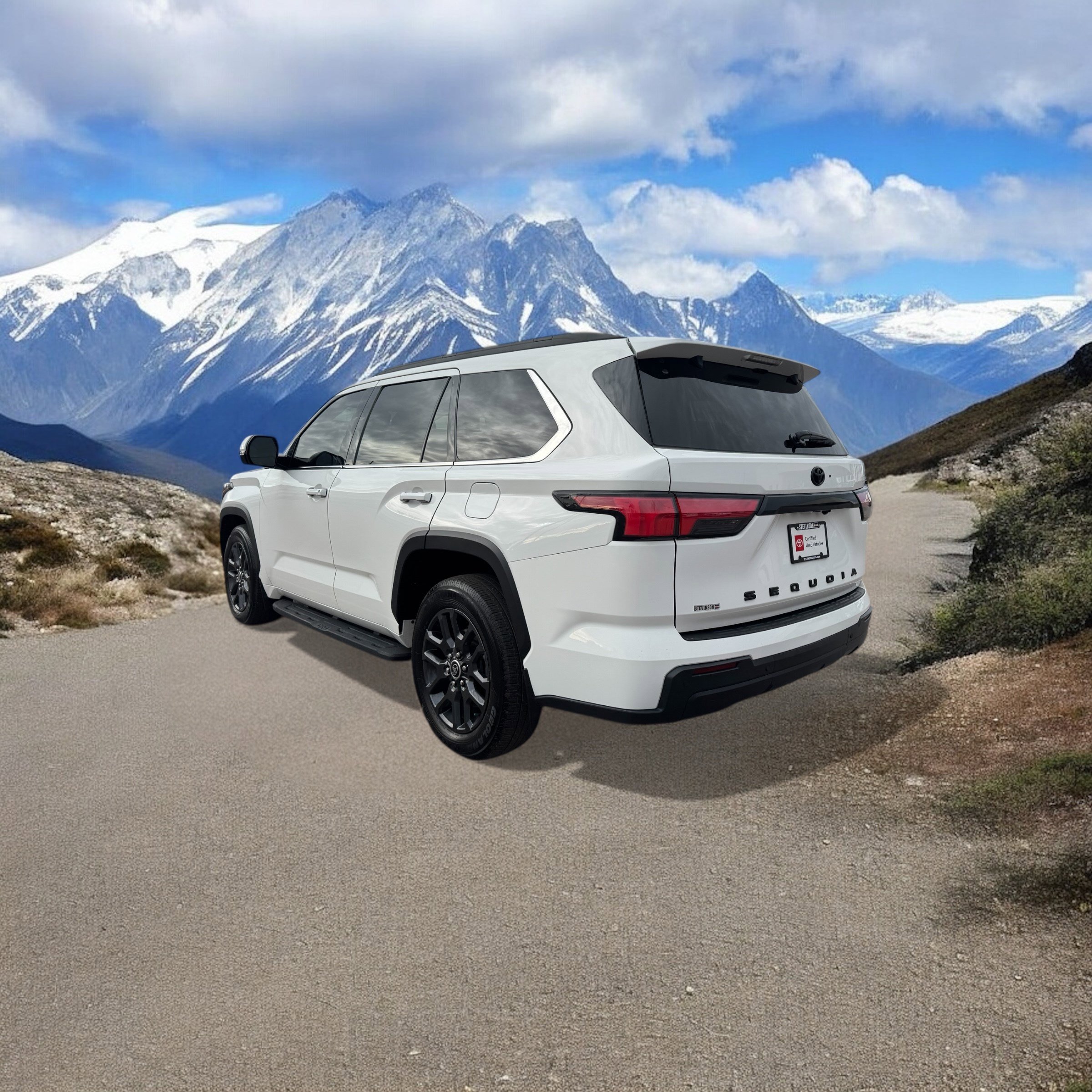2023 Toyota Sequoia SR5 photo 2