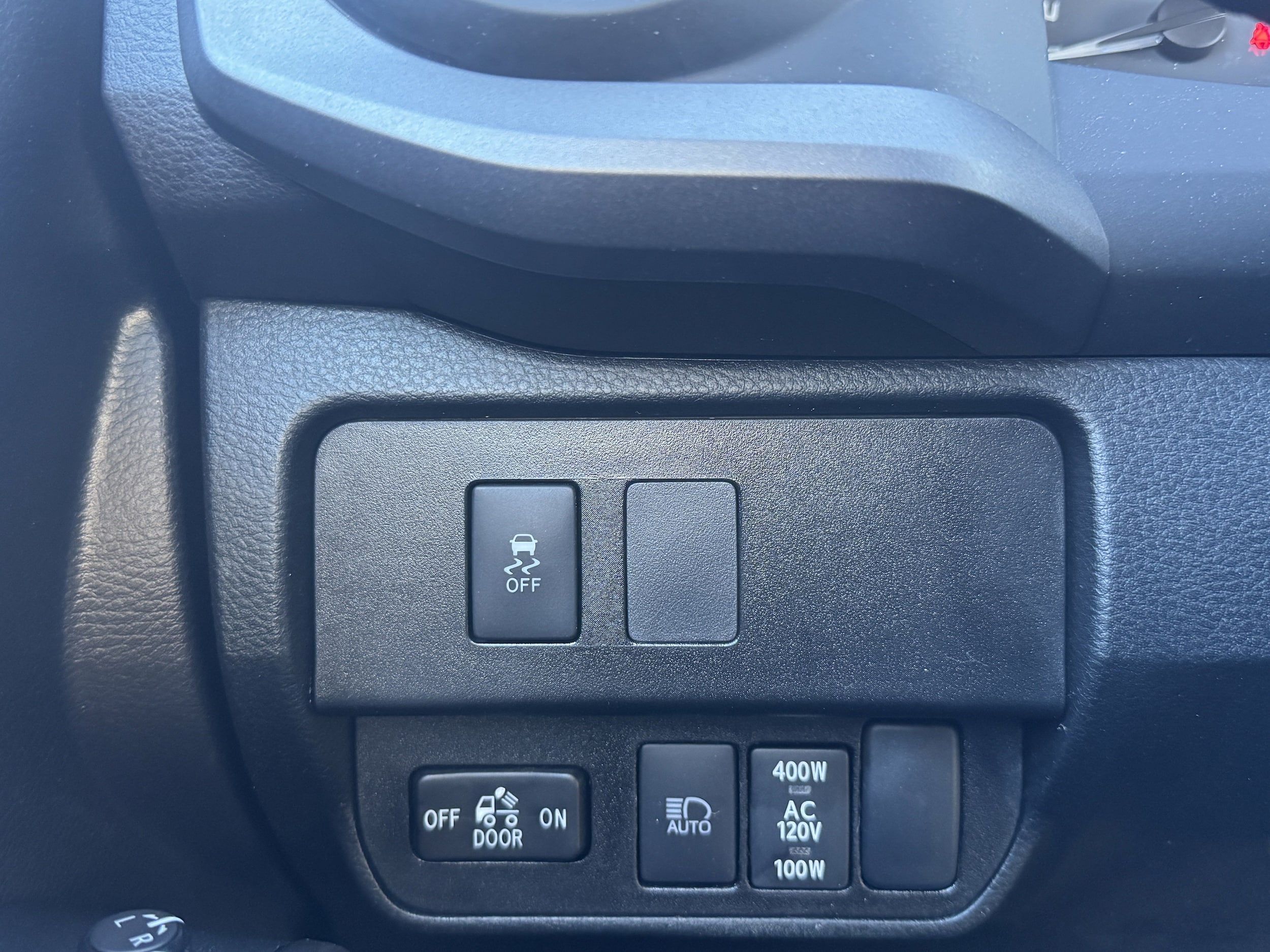 2022 Toyota Tacoma TRD Off-Road photo 2