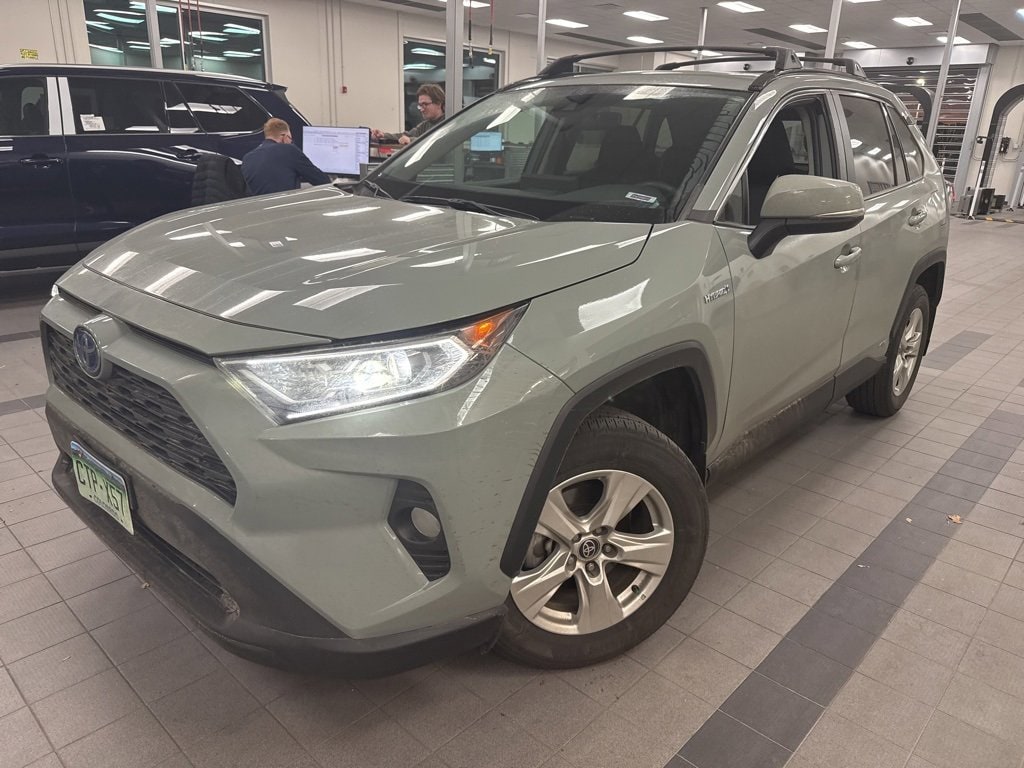 2021 Toyota RAV4 XLE's photo