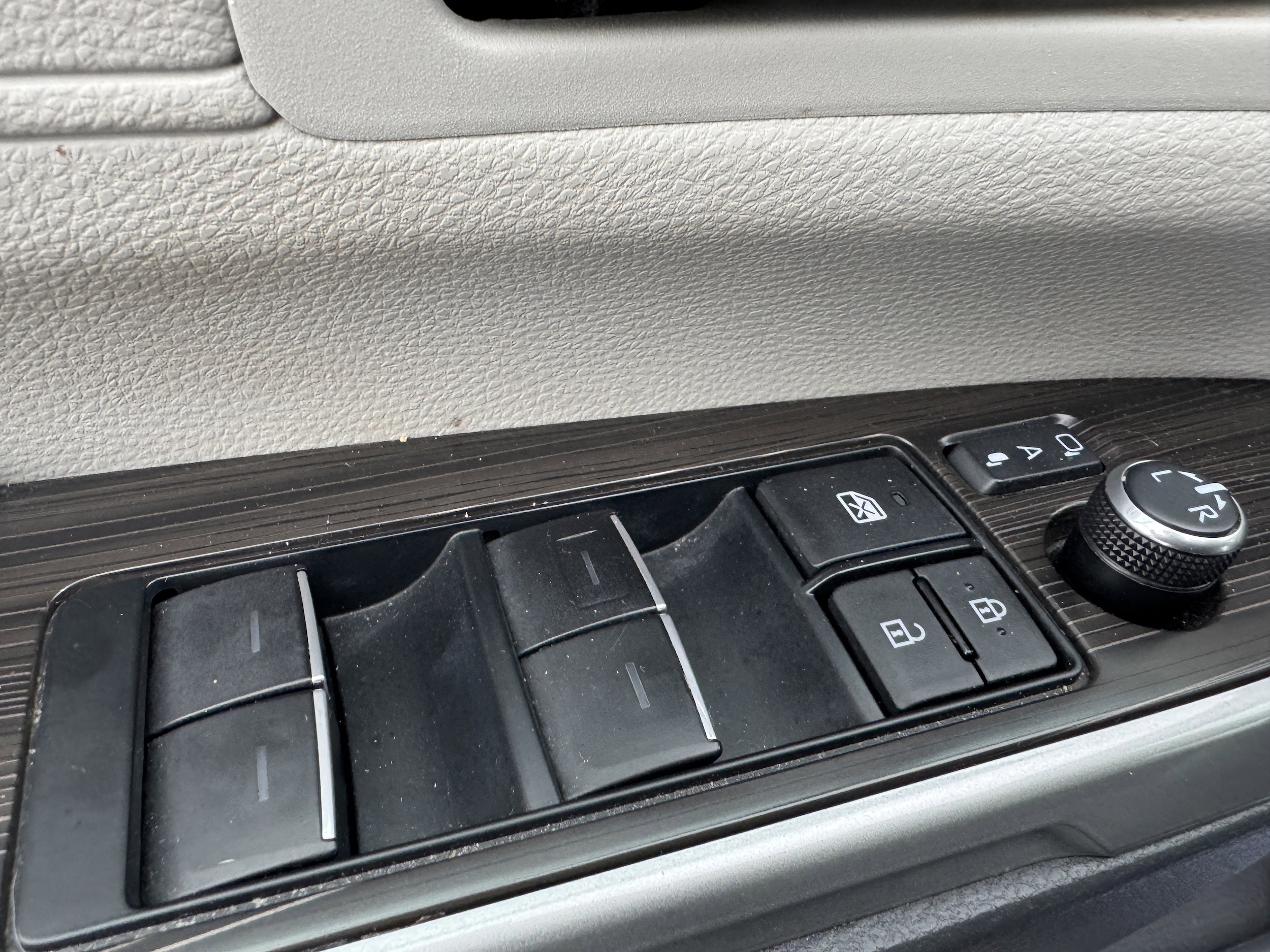 2023 Toyota Sienna Limited - Photo 13