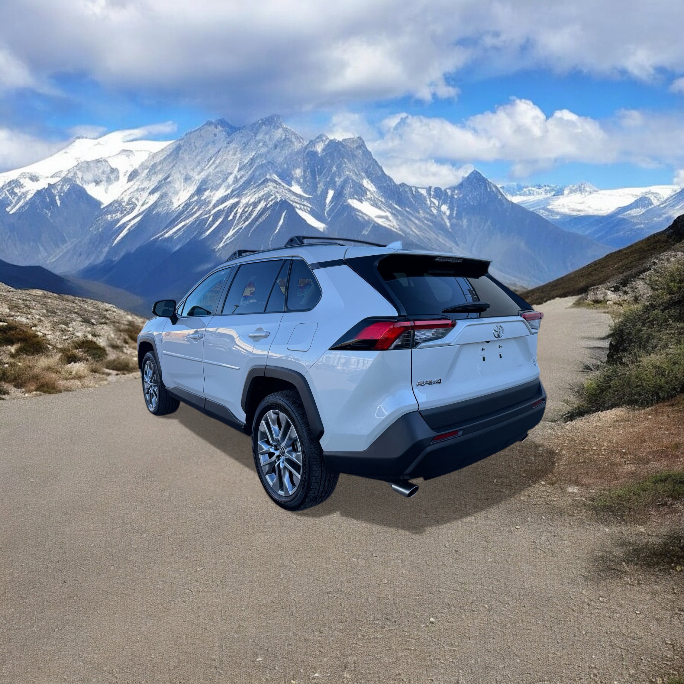 2022 Toyota RAV4 XLE Premium photo 3