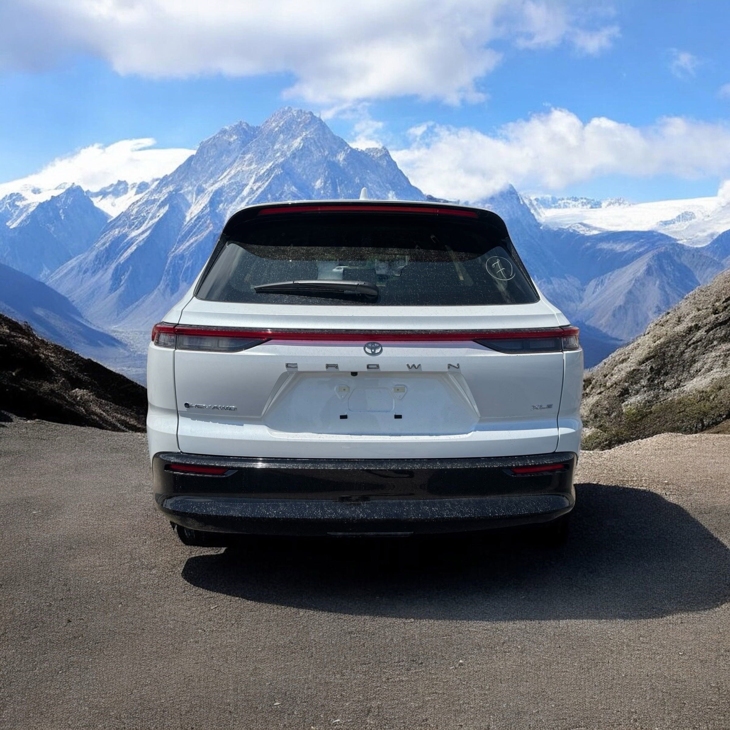 2025 Toyota Crown Signia XLE photo 4