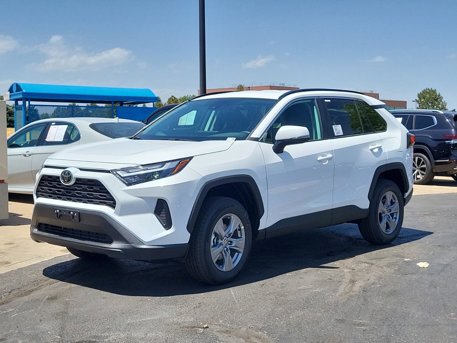 2025 Toyota RAV4 XLE photo 2