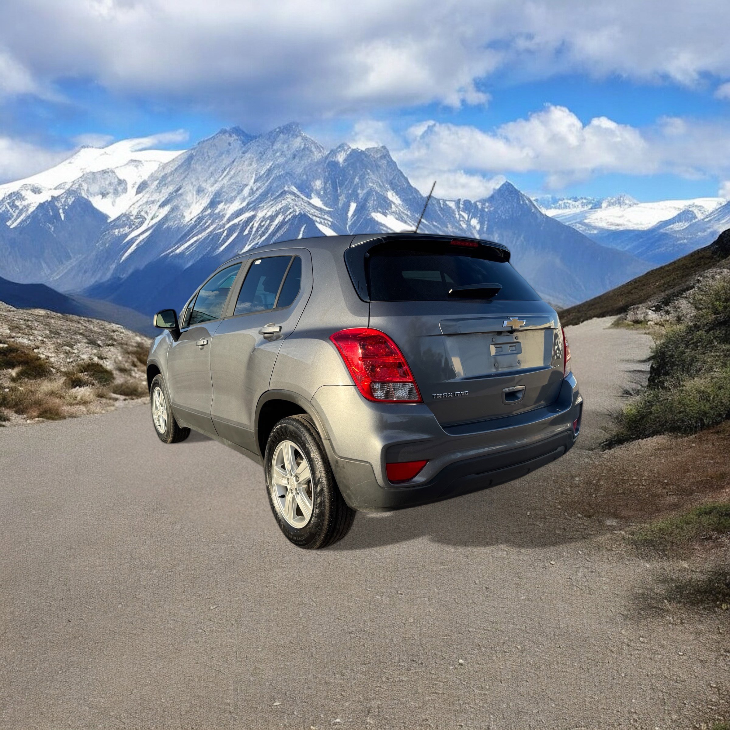 2020 Chevrolet Trax LS photo 3