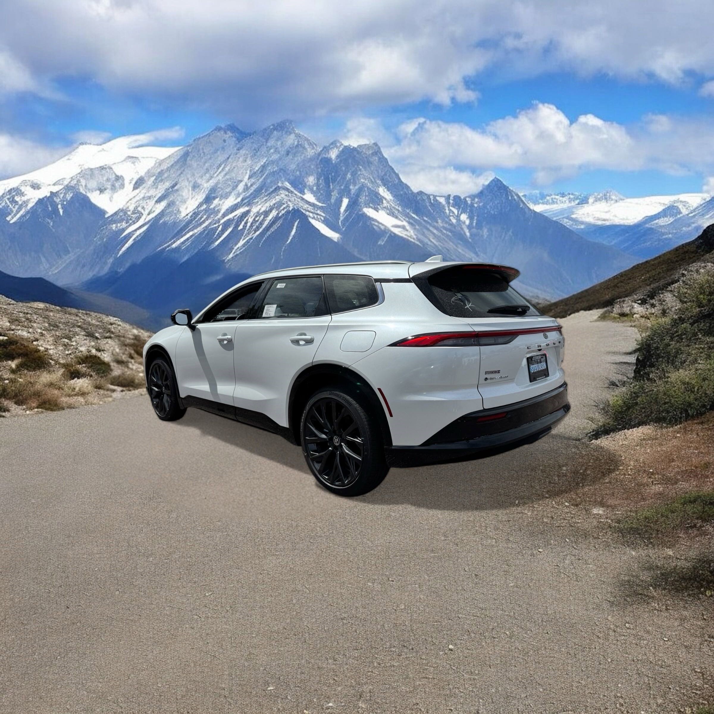 2025 Toyota Crown Signia Limited photo 3