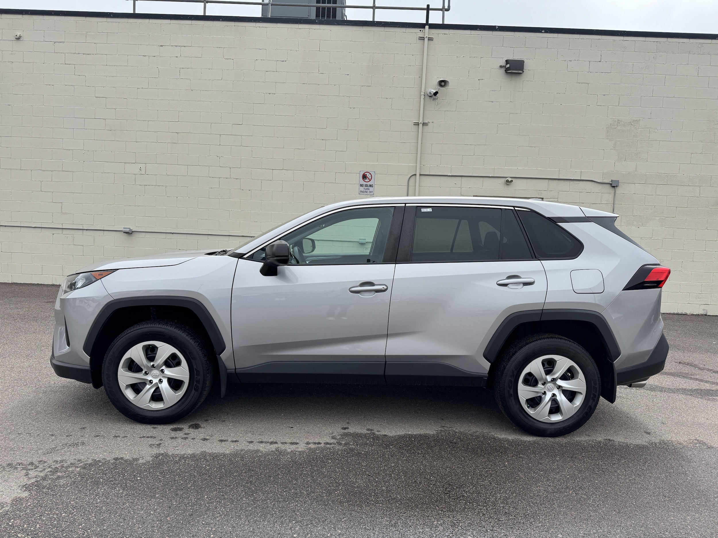 Certified 2022 Toyota RAV4 LE with VIN 2T3F1RFV6NC285418 for sale in Aurora, CO