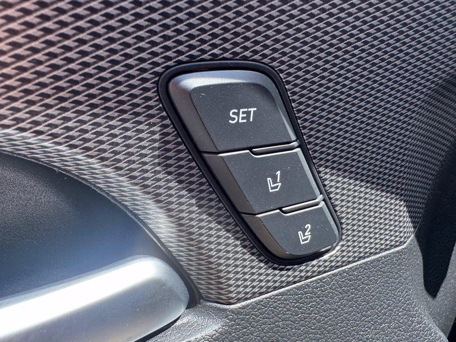 2020 Hyundai Santa Fe Limited - Photo 13