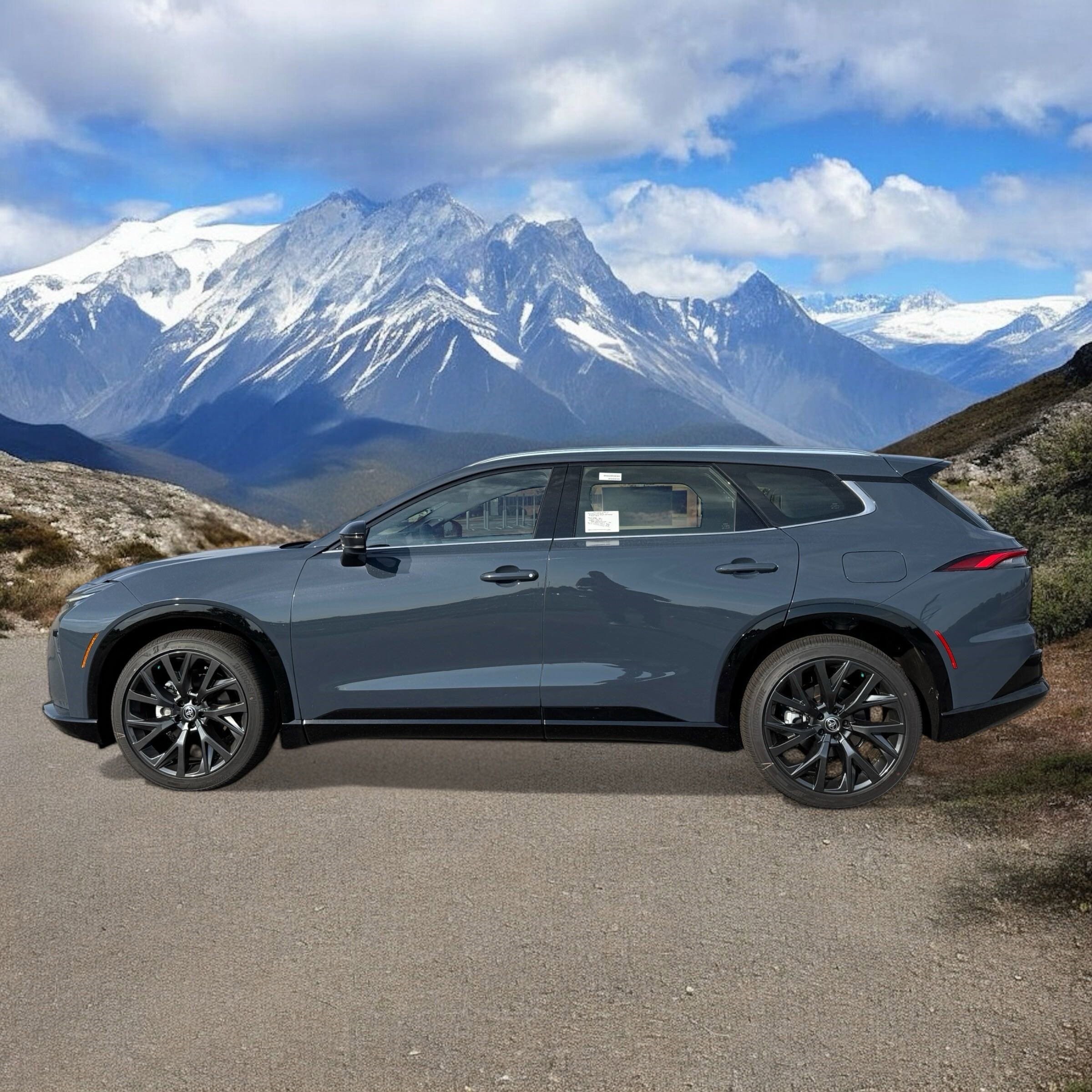 2025 Toyota Crown Signia Limited photo 2