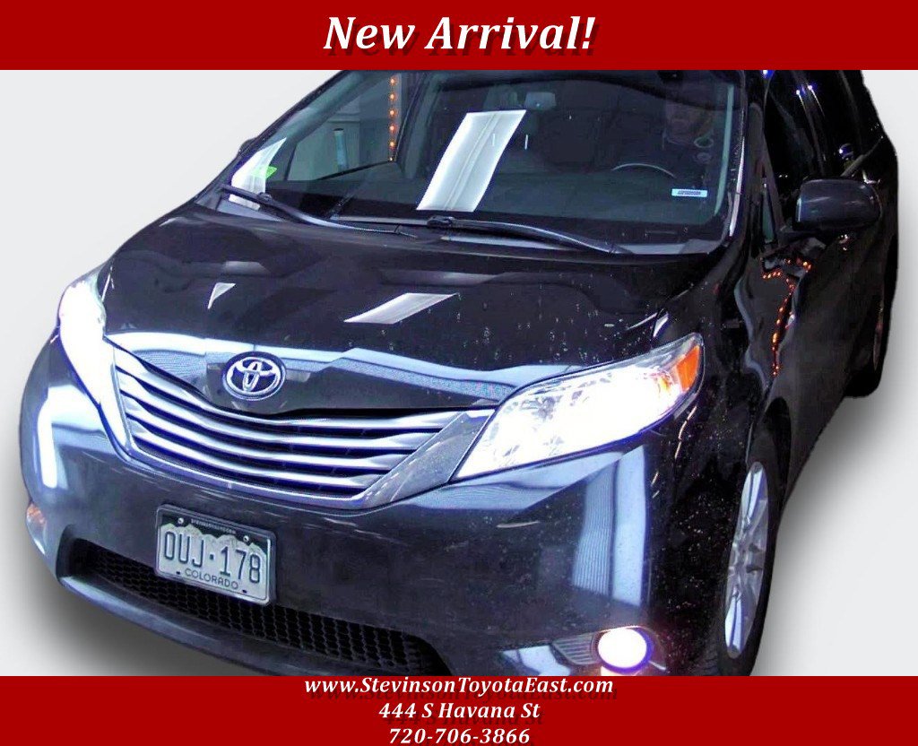 2017 Toyota Sienna XLE's photo