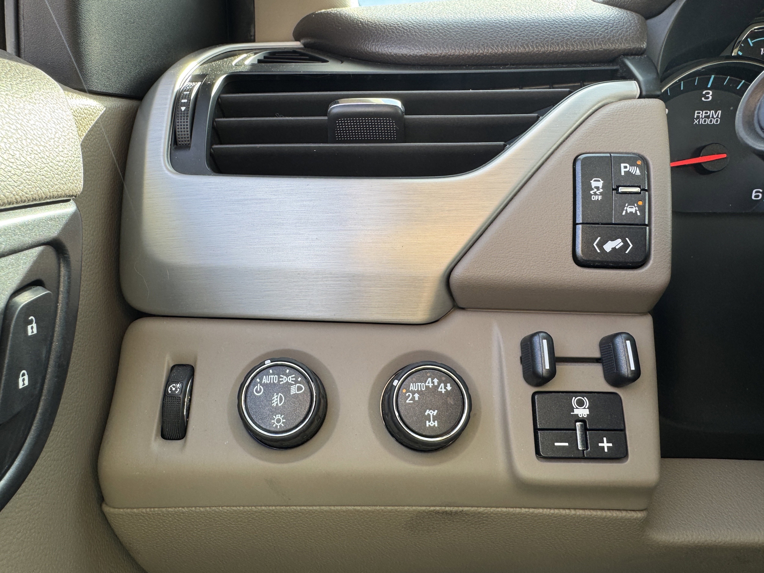 2017 Gmc Yukon SLT photo 4