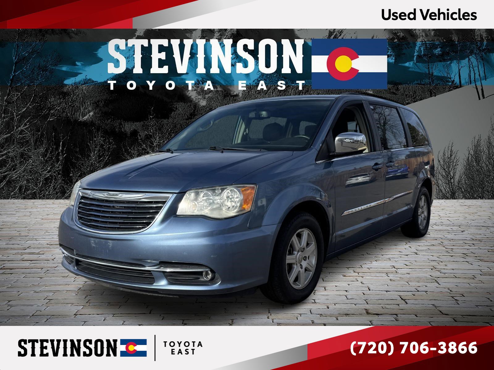 2011 Chrysler Town & Country Touring-L's photo