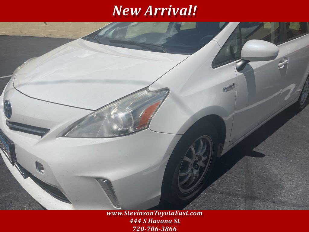 2012 Toyota Prius v Five's photo