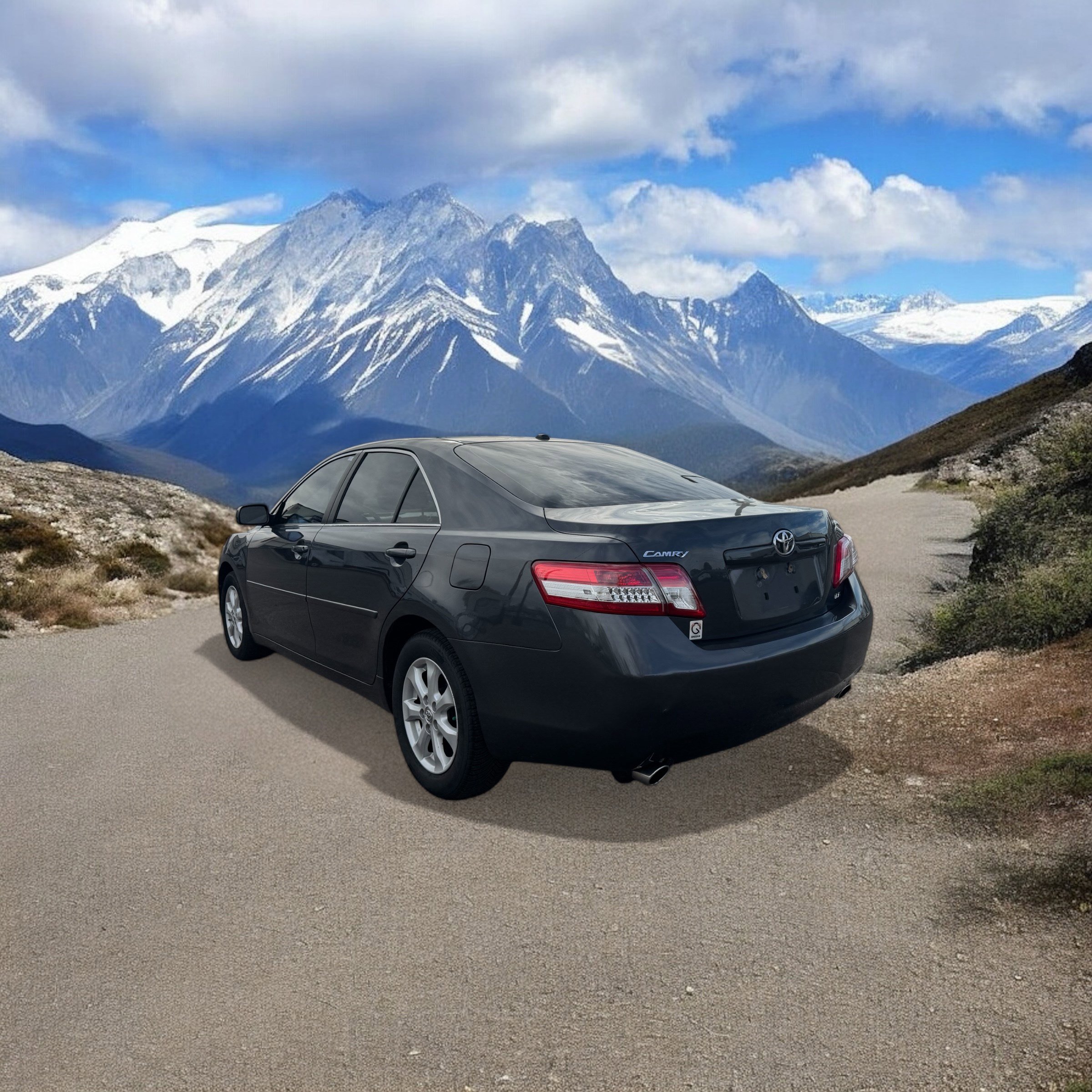 2011 Toyota Camry XLE photo 2
