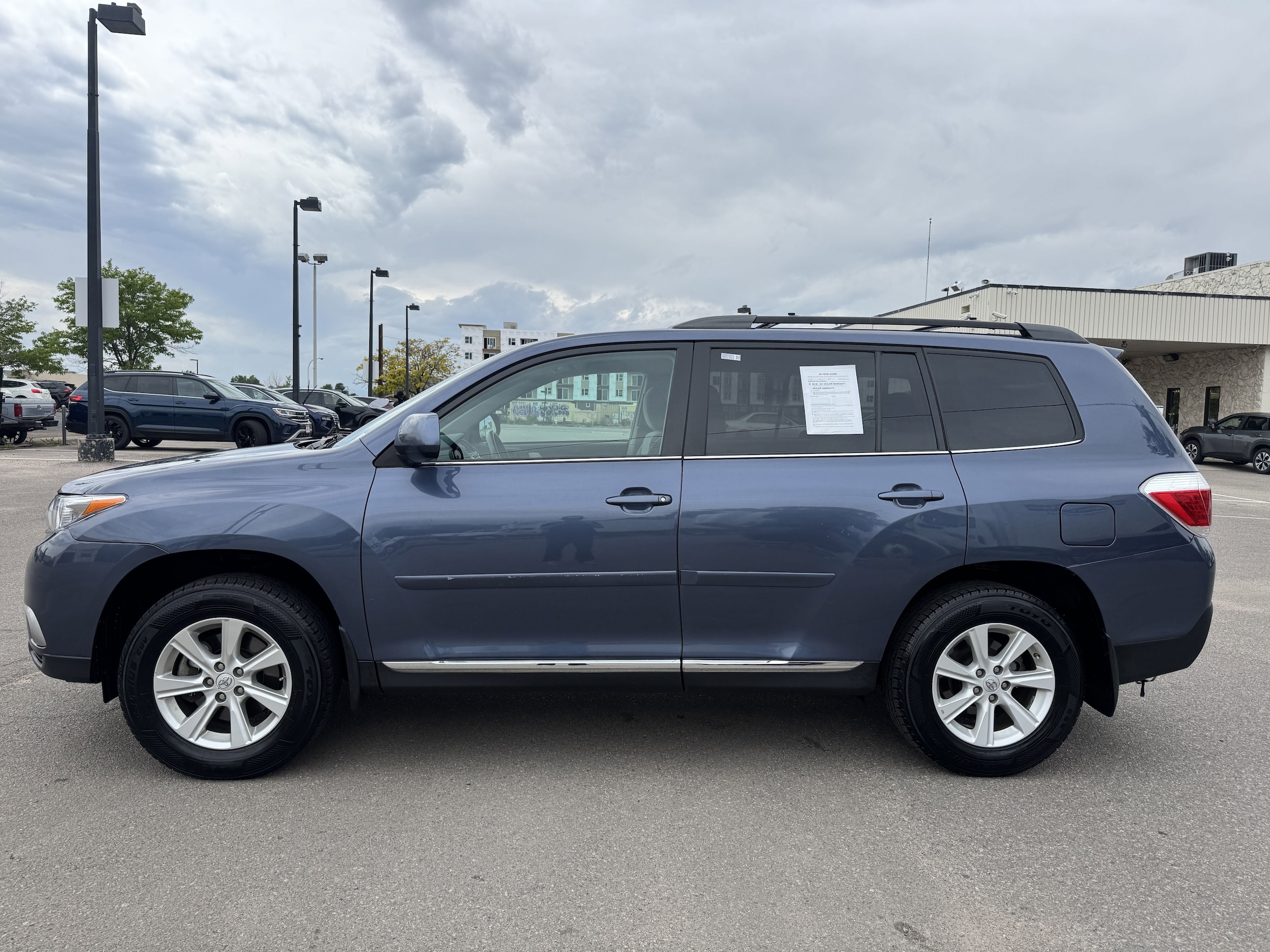 Used 2013 Toyota Highlander Base with VIN 5TDBK3EH3DS262469 for sale in Aurora, CO