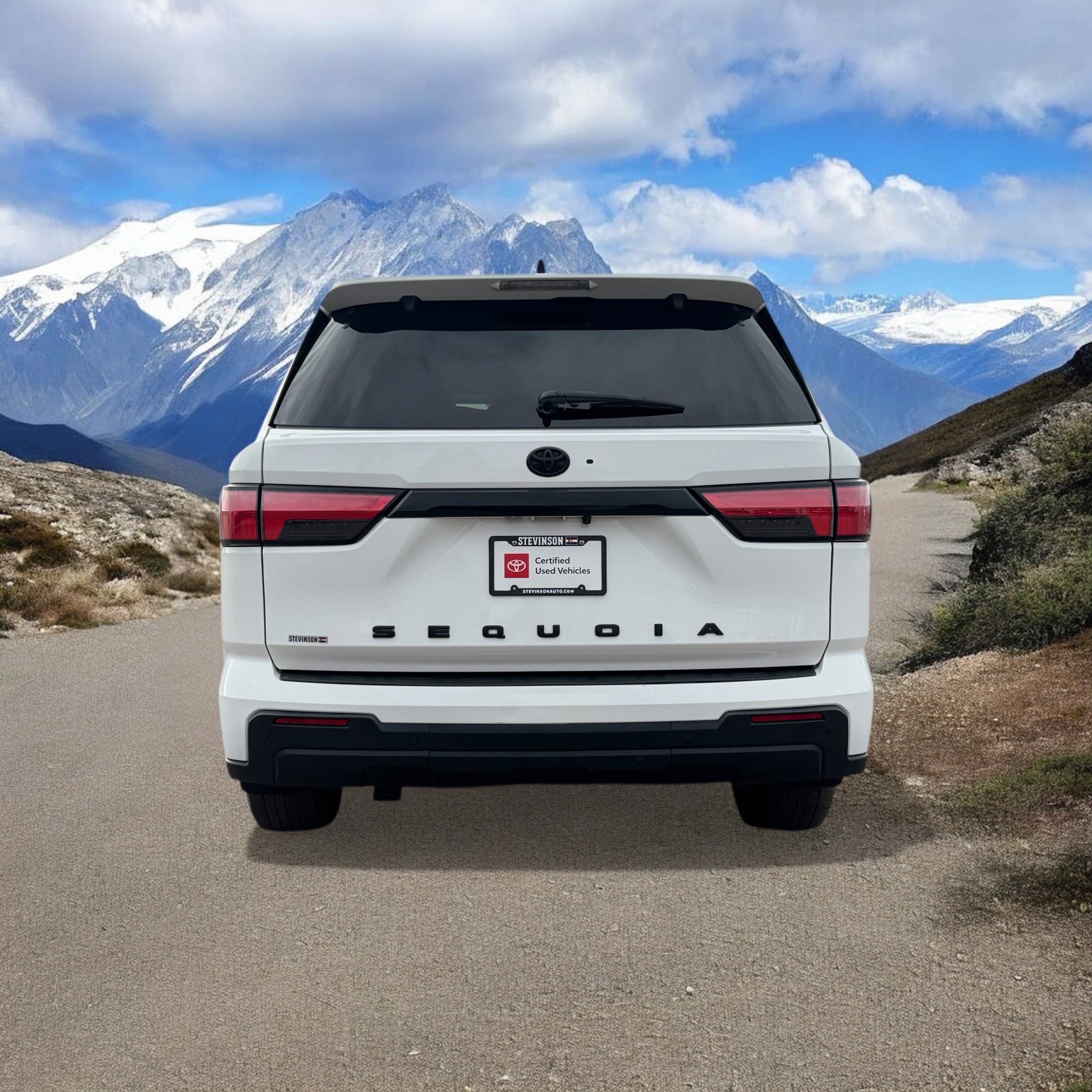 2023 Toyota Sequoia SR5 photo 3