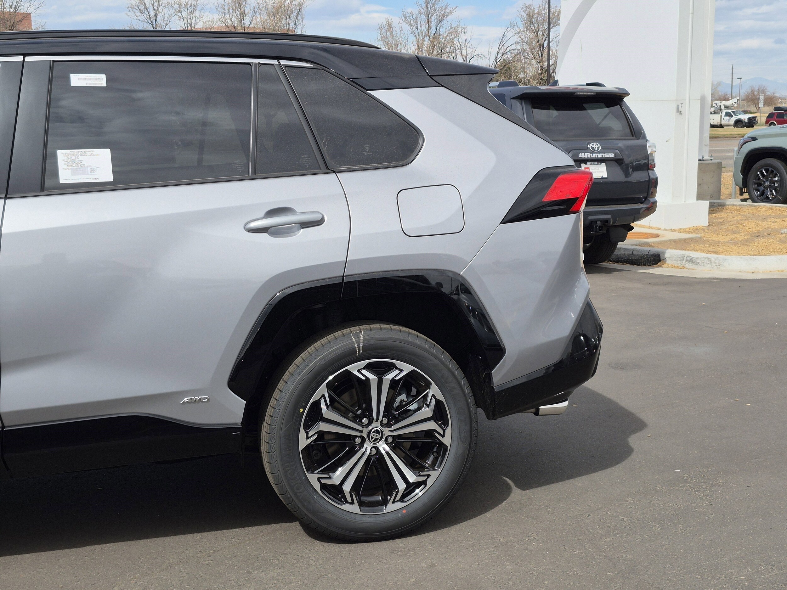 2025 Toyota RAV4 Hybrid XSE photo 4