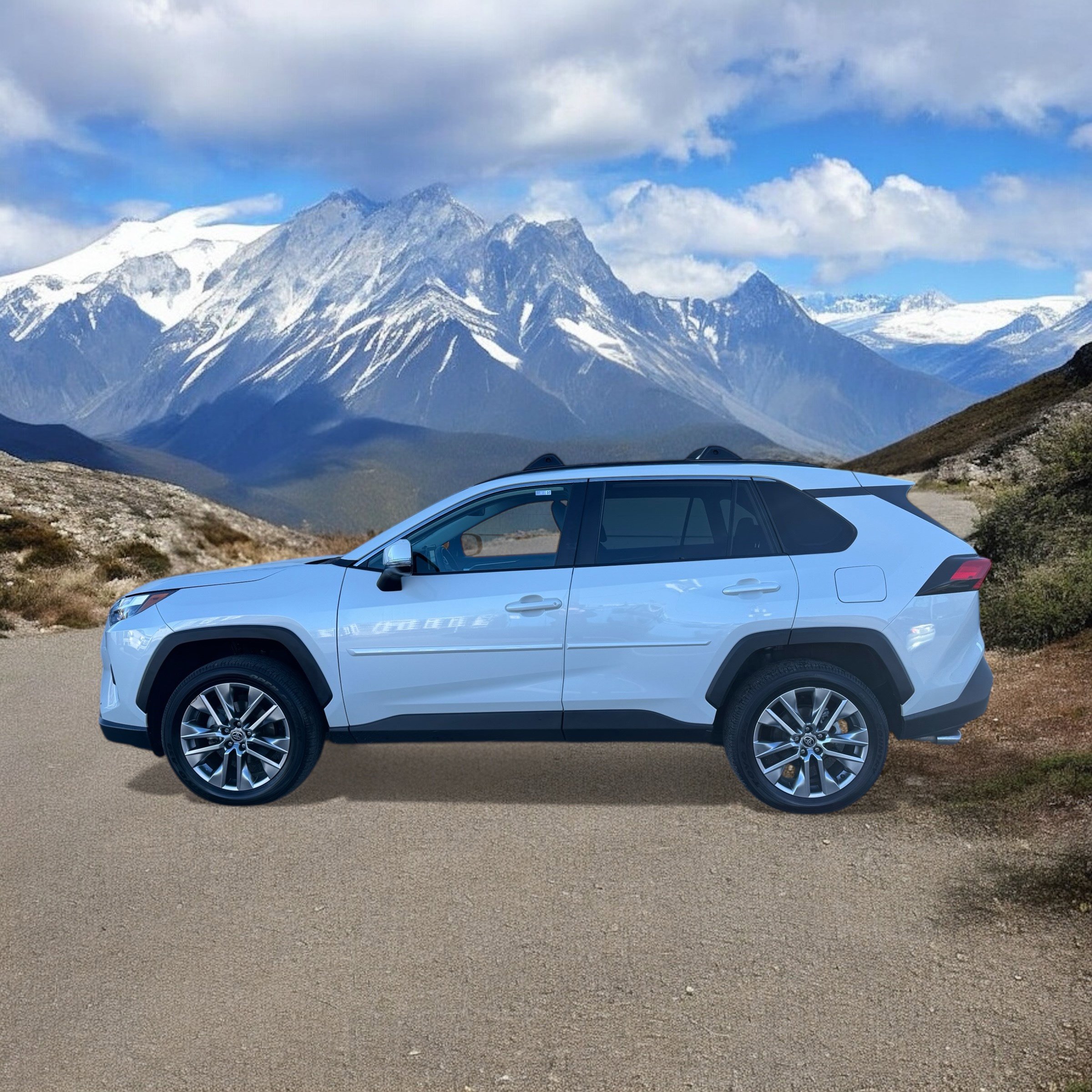 2022 Toyota RAV4 XLE Premium photo 2