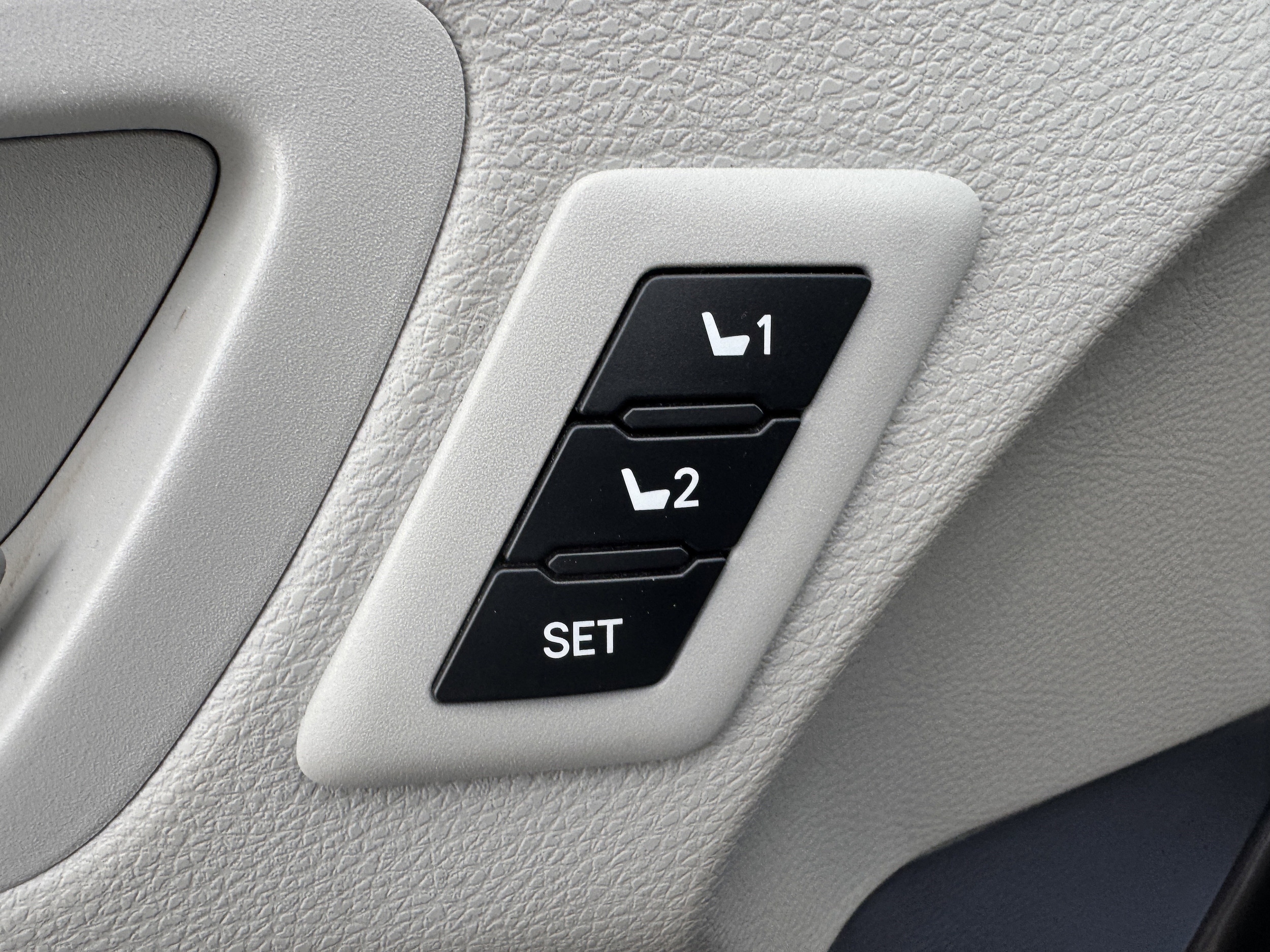 2023 Toyota Sienna Limited - Photo 12