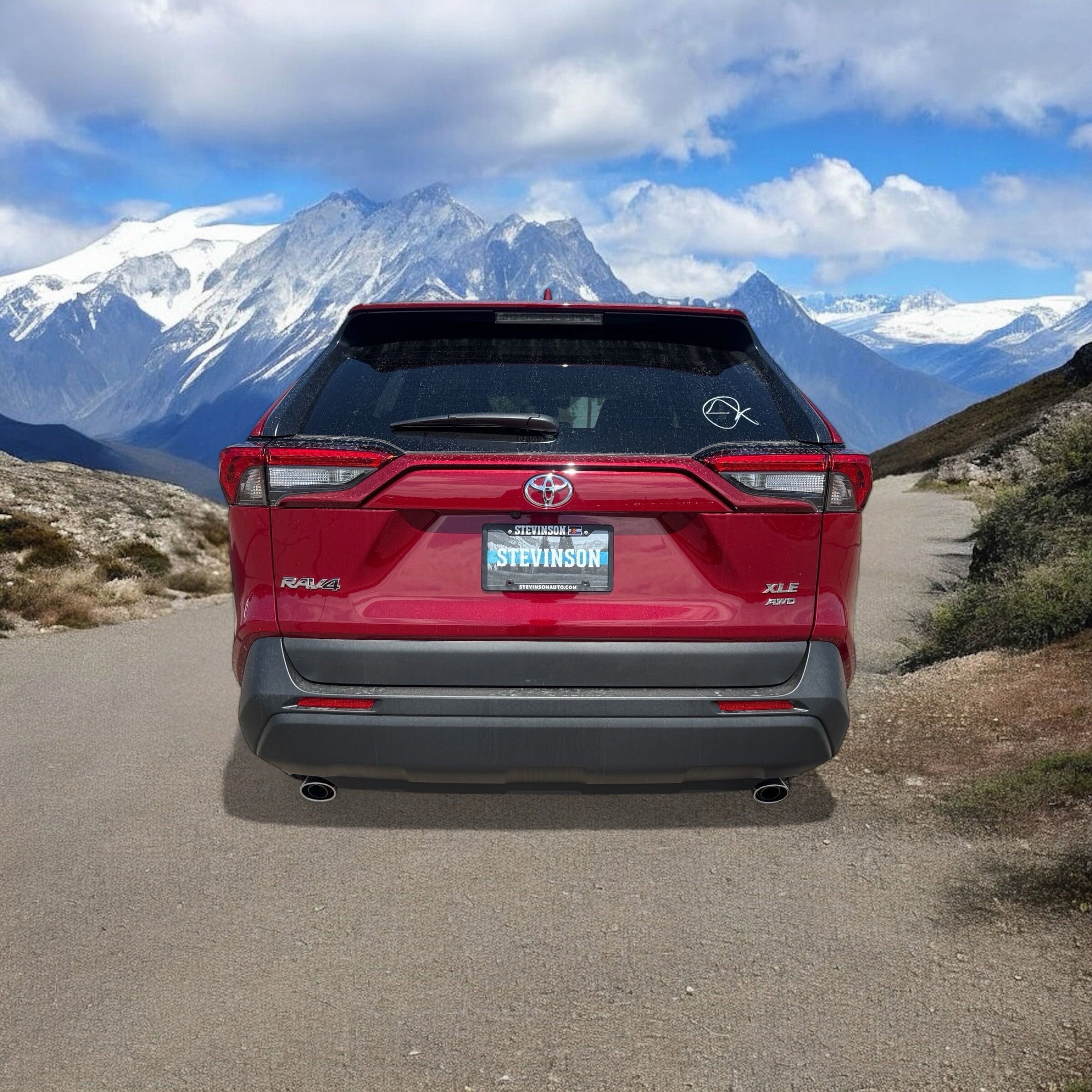 2025 Toyota RAV4 XLE photo 3