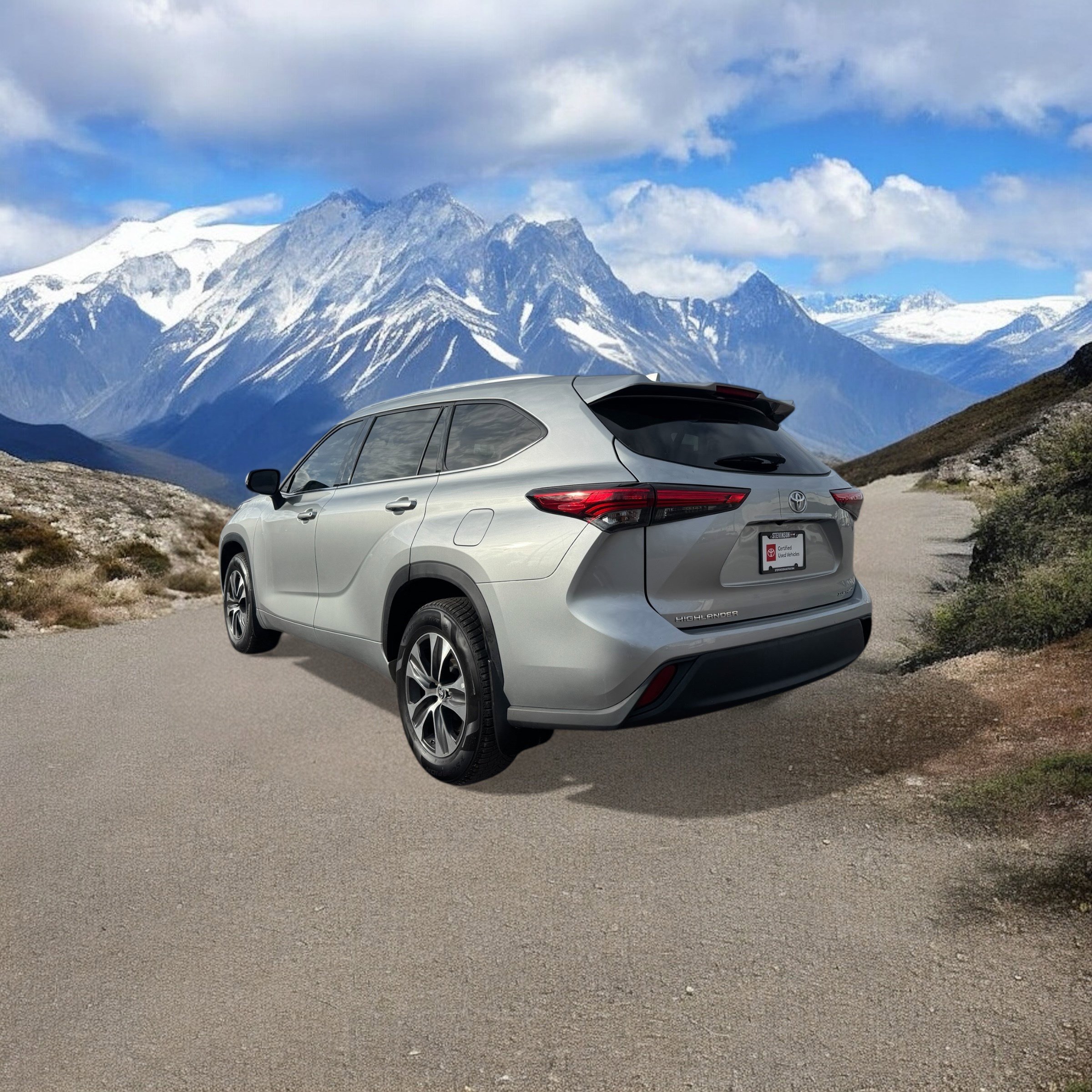 2021 Toyota Highlander XLE photo 3