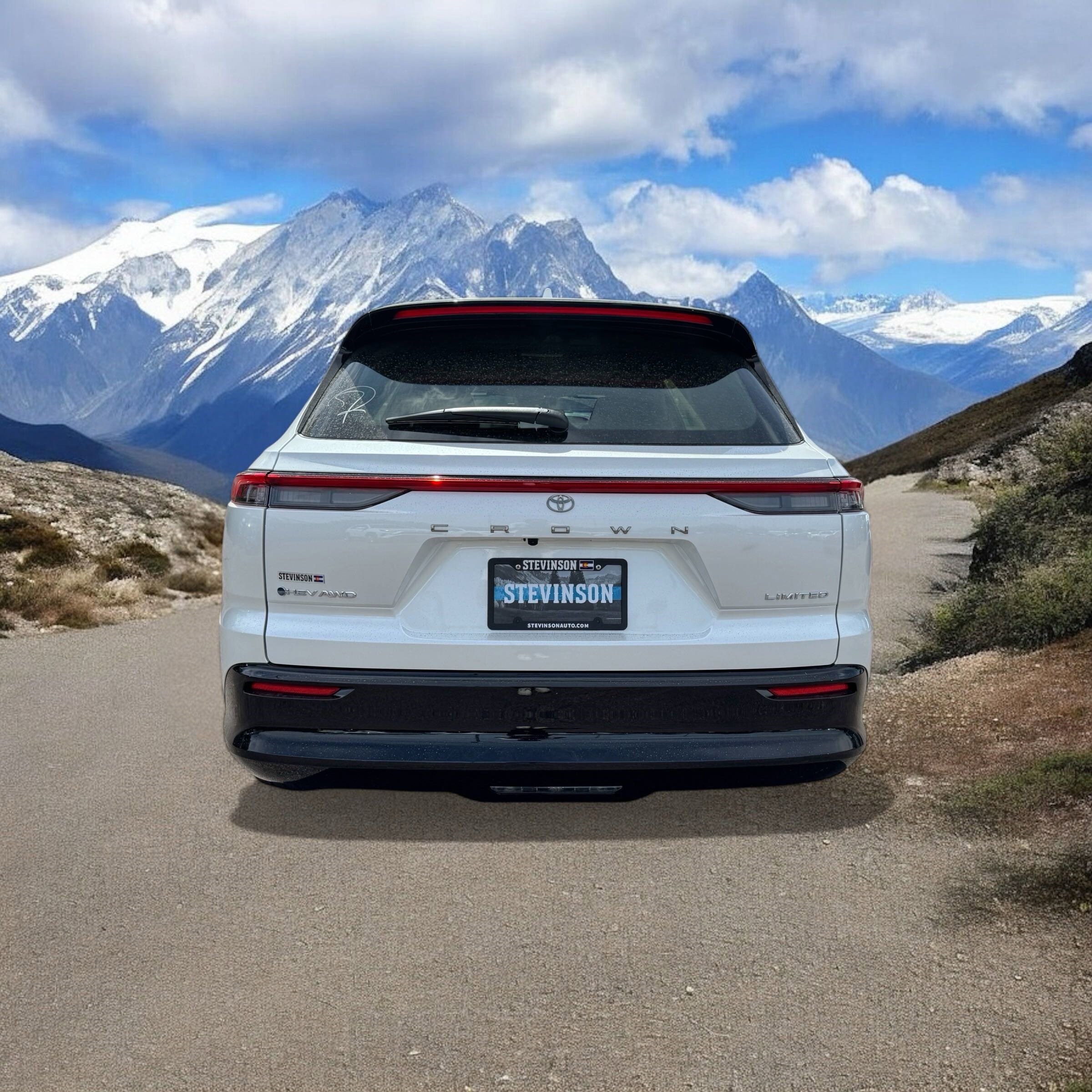 2025 Toyota Crown Signia Limited photo 4