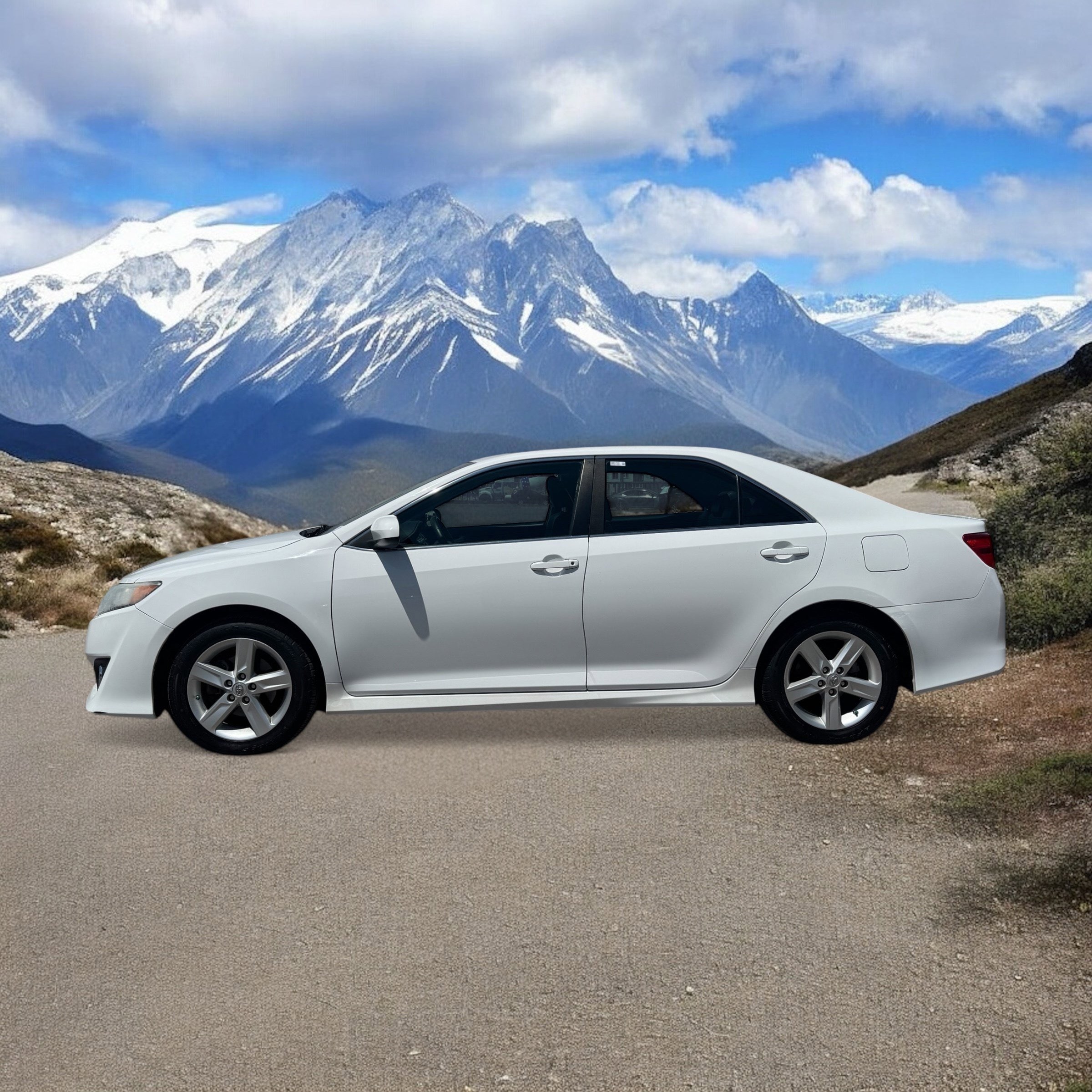 Used 2013 Toyota Camry SE with VIN 4T1BF1FK5DU276951 for sale in Aurora, CO