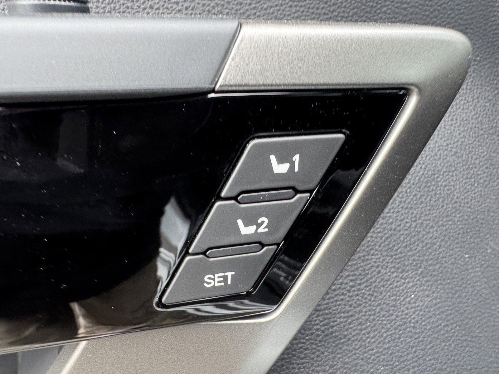 2026 Toyota Tundra Limited - Photo 13
