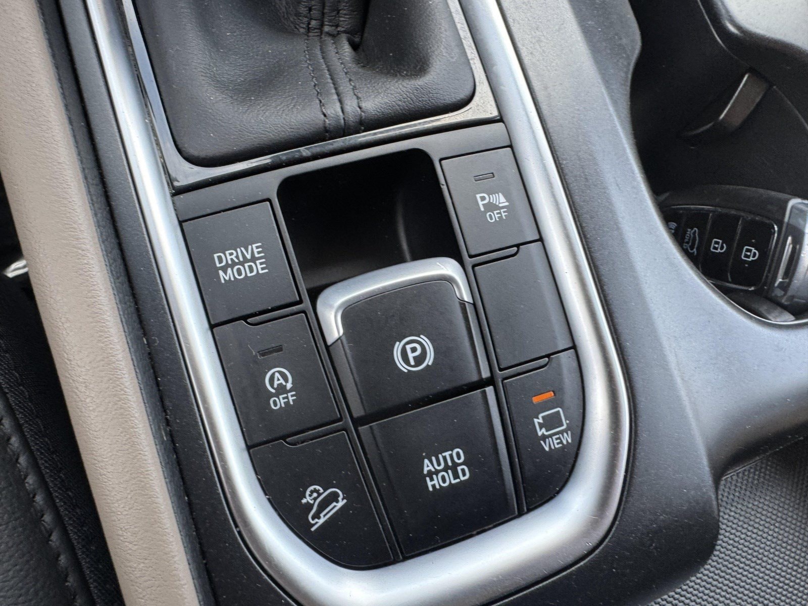 2020 Hyundai Santa Fe Limited - Photo 32