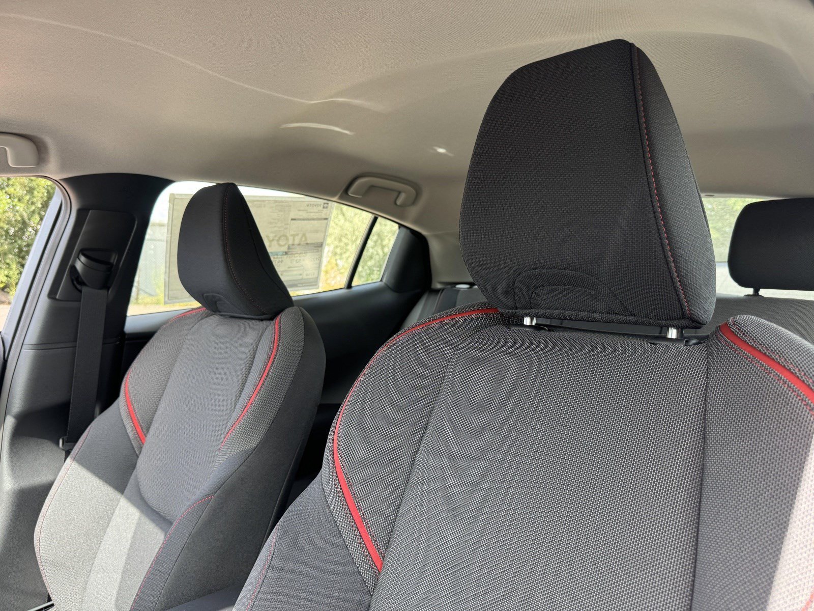 2026 Toyota Prius Plug-in Hybrid SE - Photo 16