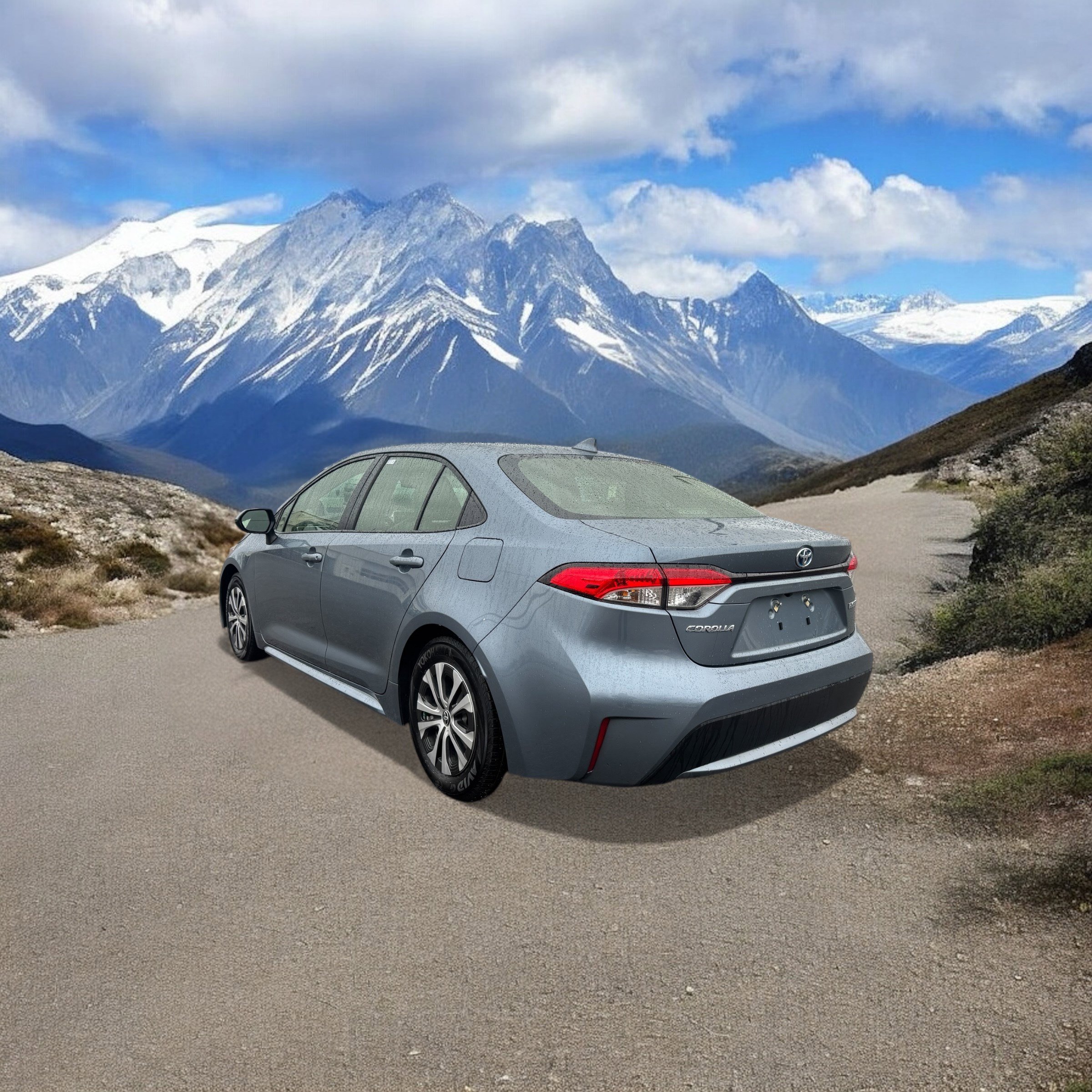 2022 Toyota Corolla Hybrid LE photo 2