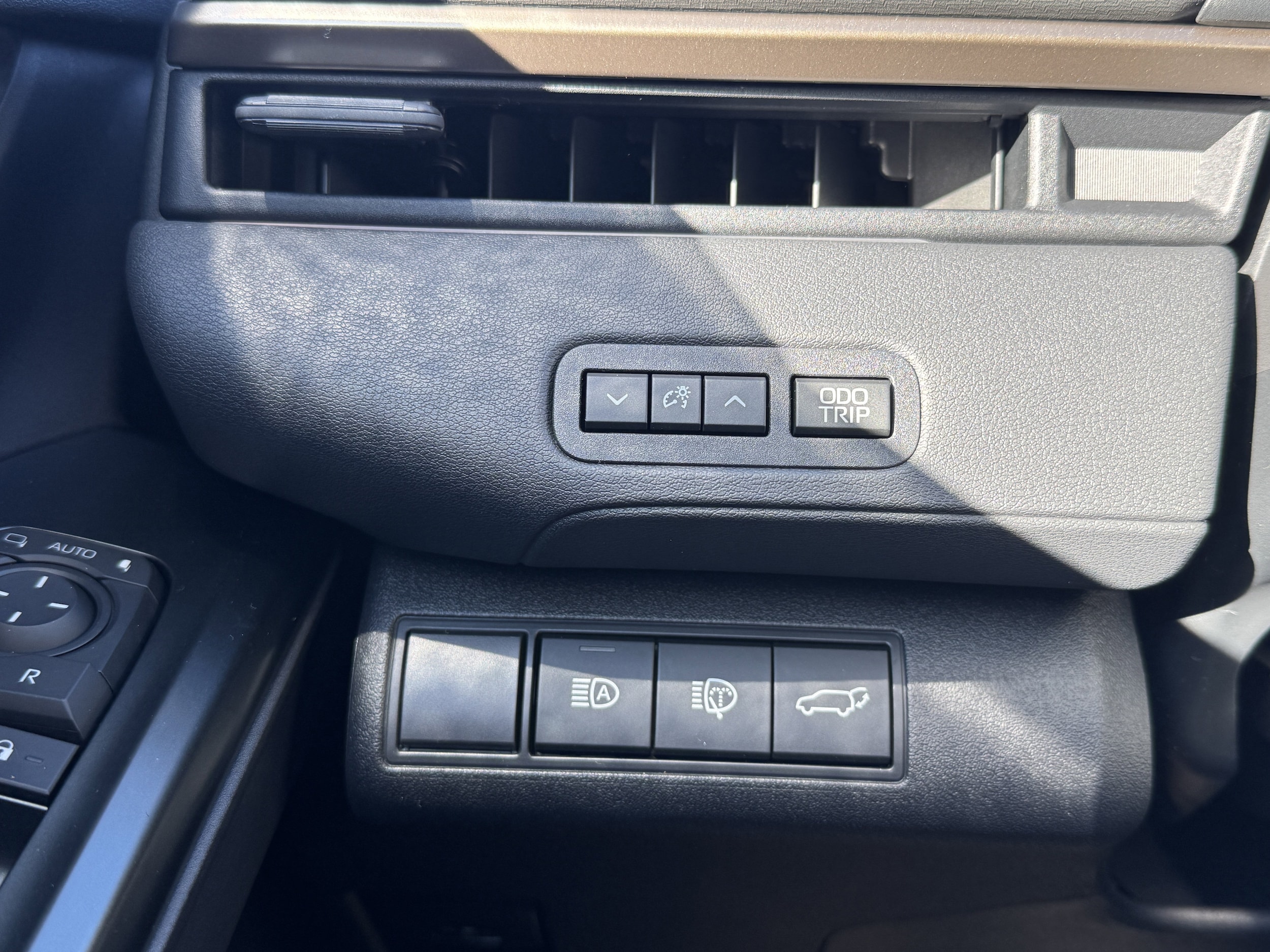 2026 Toyota bZ XLE - Photo 34