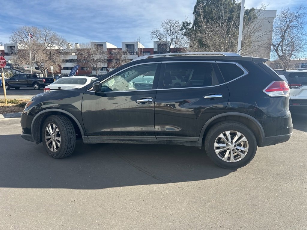 2016 Nissan Rogue SV's photo