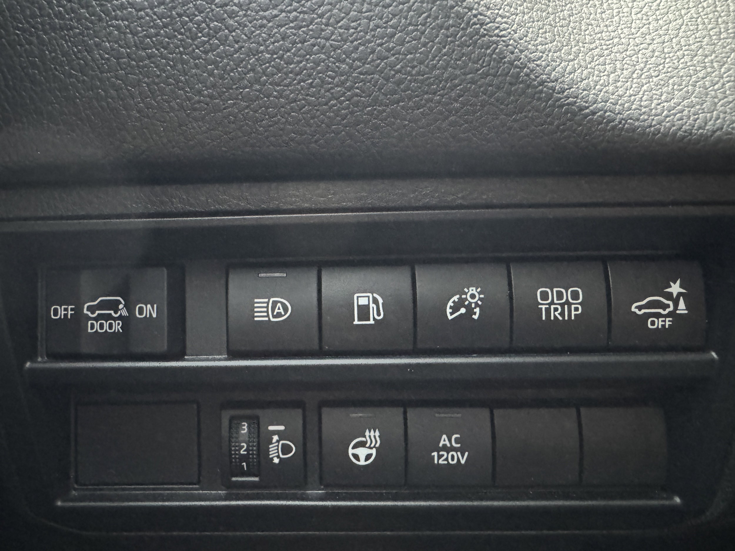 2023 Toyota Sequoia SR5 photo 4