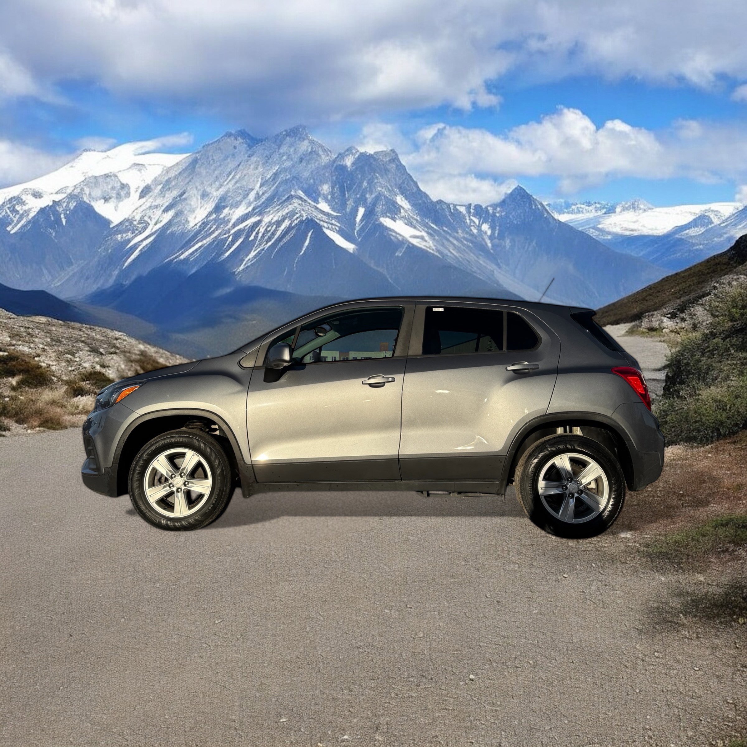 2020 Chevrolet Trax LS photo 2