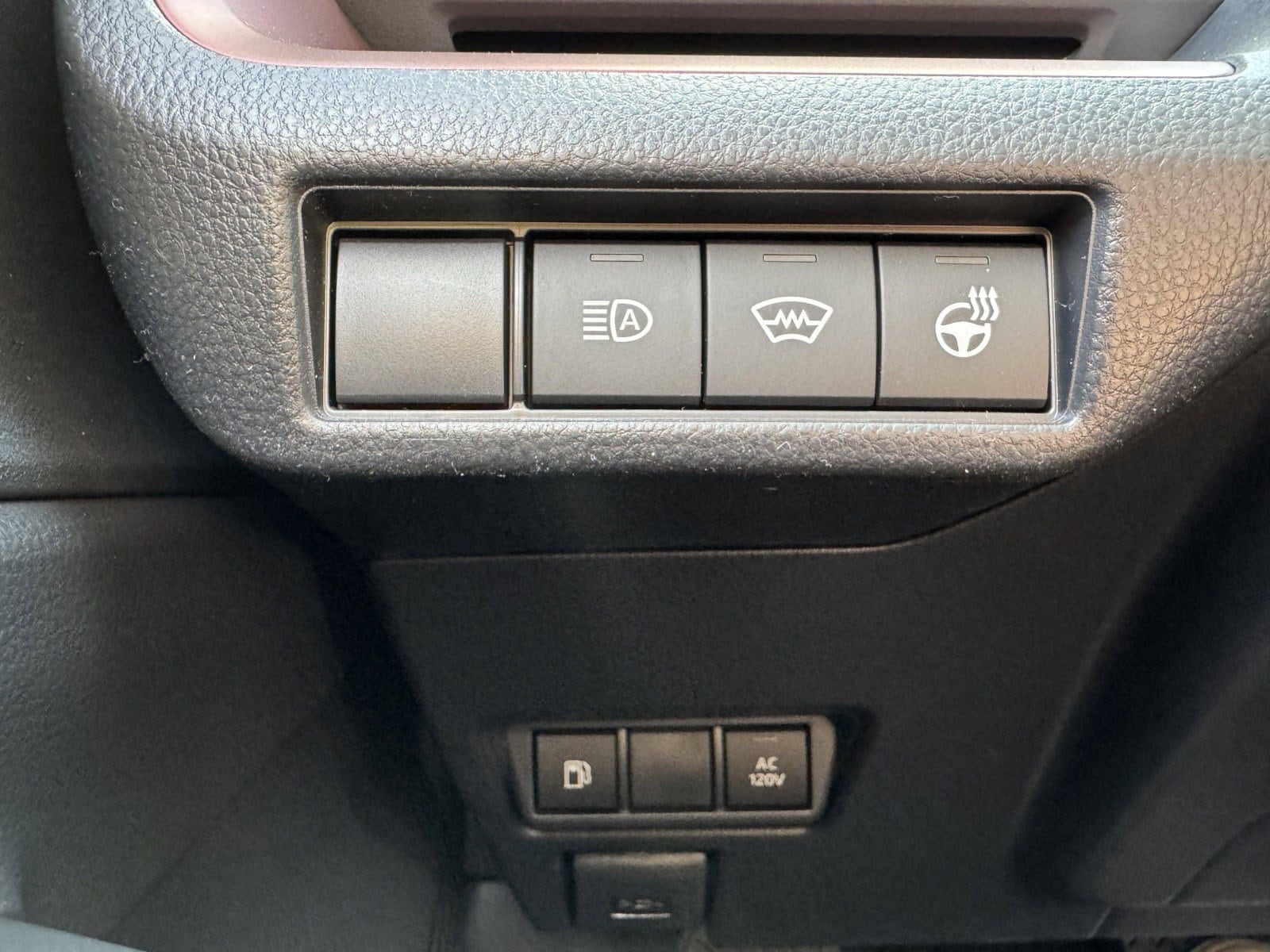 2026 Toyota Prius Plug-in Hybrid SE - Photo 33
