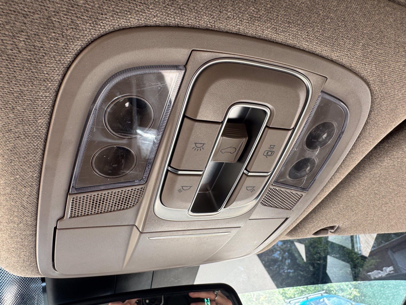 2020 Hyundai Santa Fe Limited - Photo 33