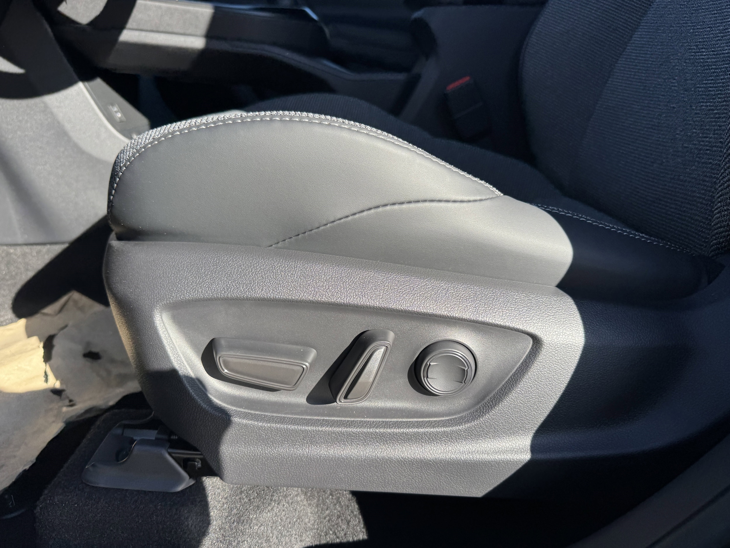 2026 Toyota bZ XLE - Photo 13