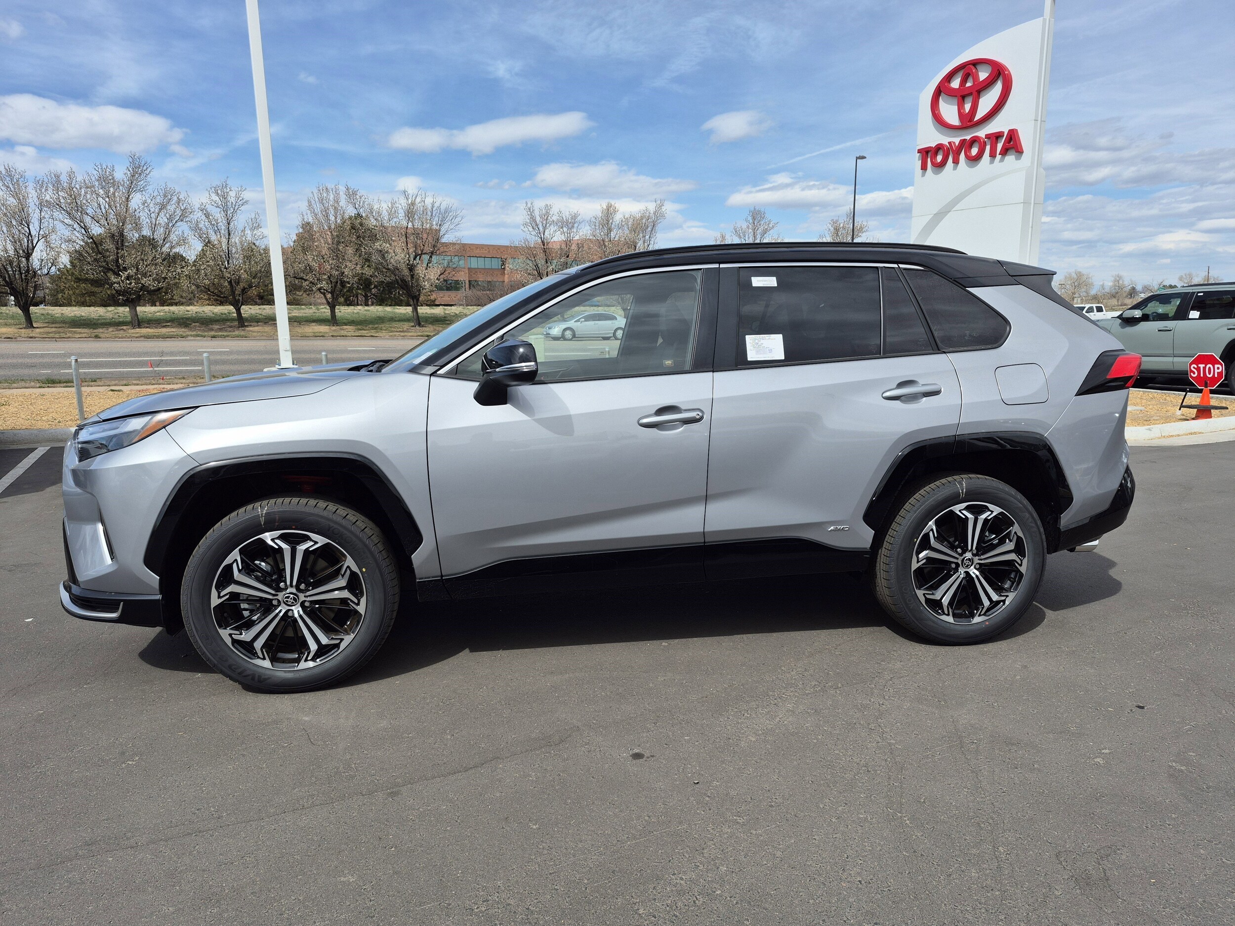 2025 Toyota RAV4 Hybrid XSE photo 3