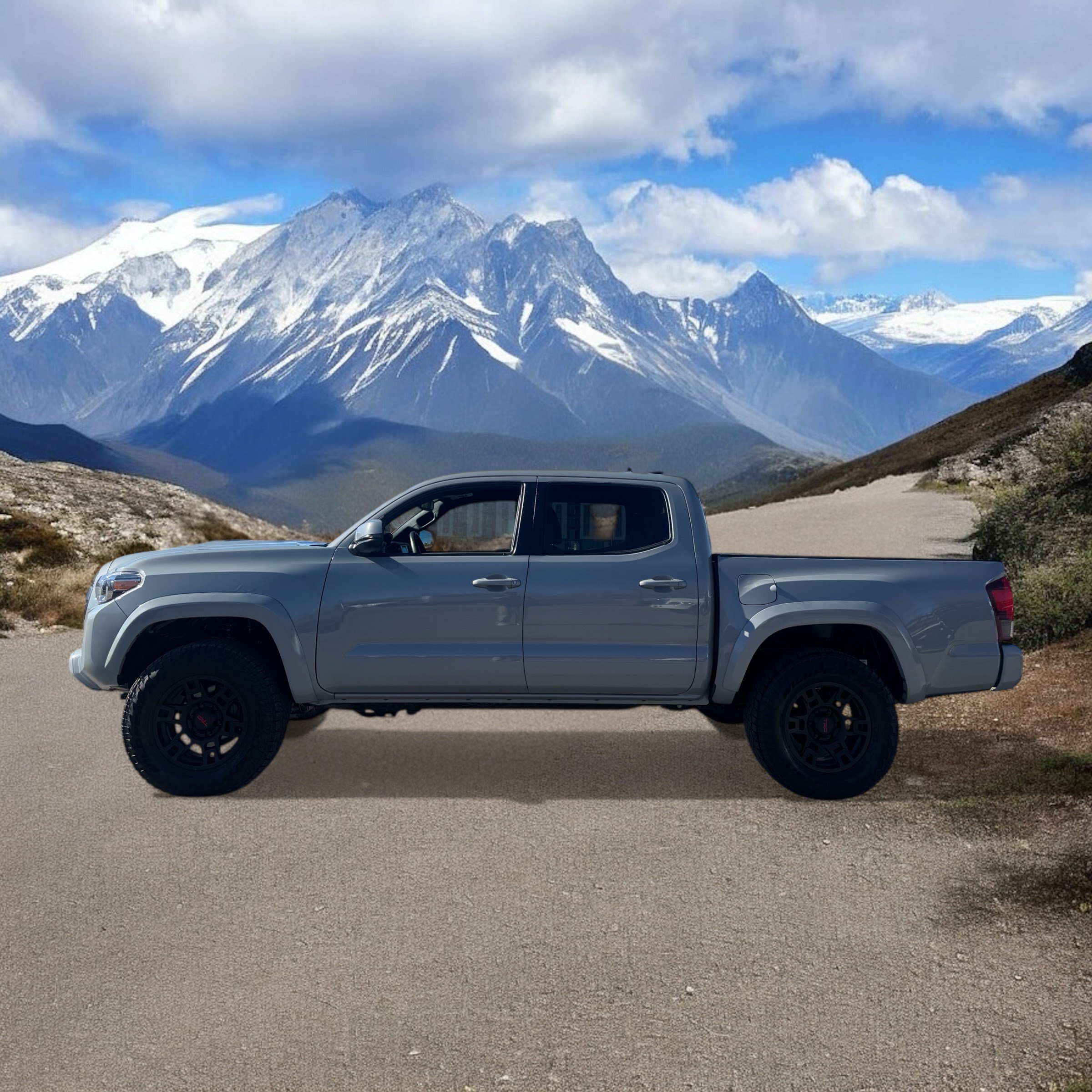 2019 Toyota Tacoma TRD Sport photo 2