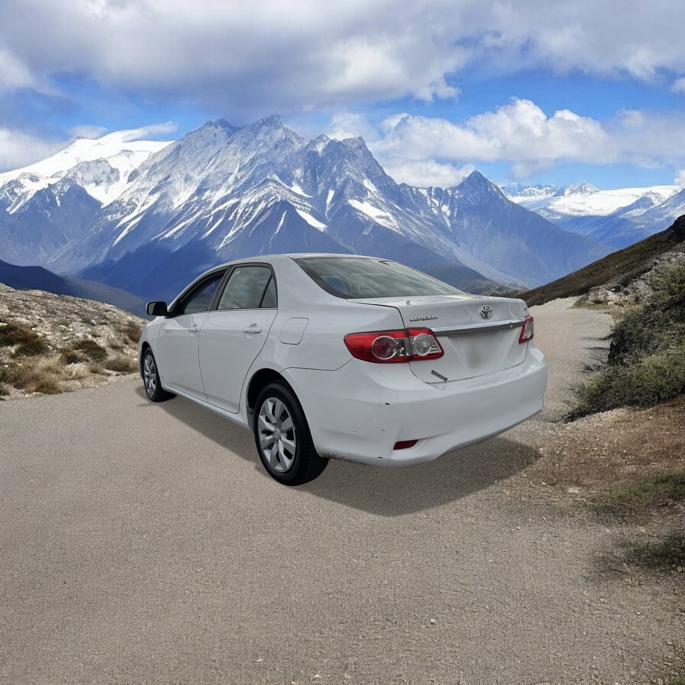 2013 Toyota Corolla LE photo 2