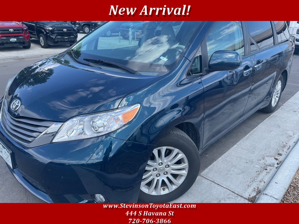 2012 Toyota Sienna XLE's photo