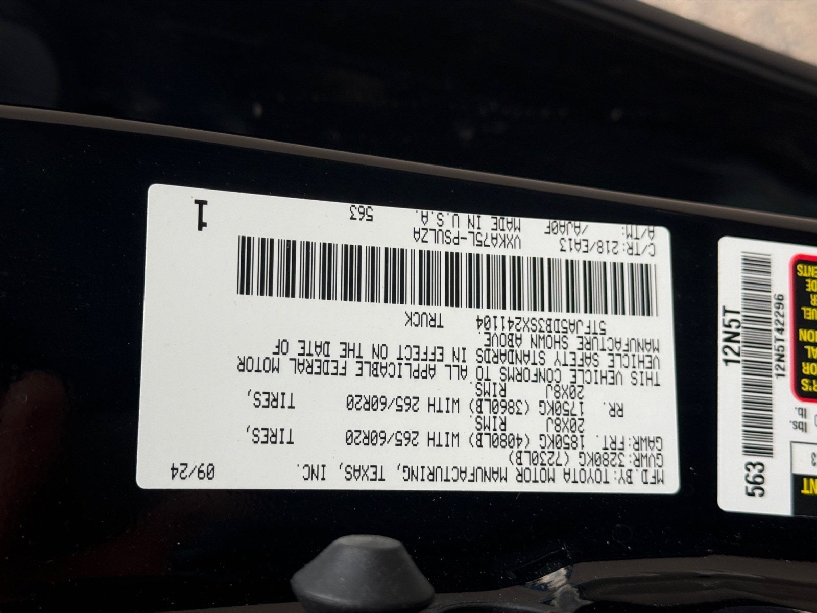 2025 Toyota Tundra Limited - Photo 27